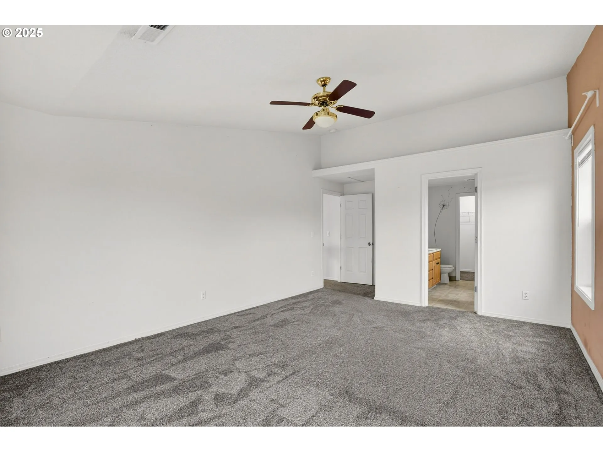 Bedroom, Owner's Suite-Upper