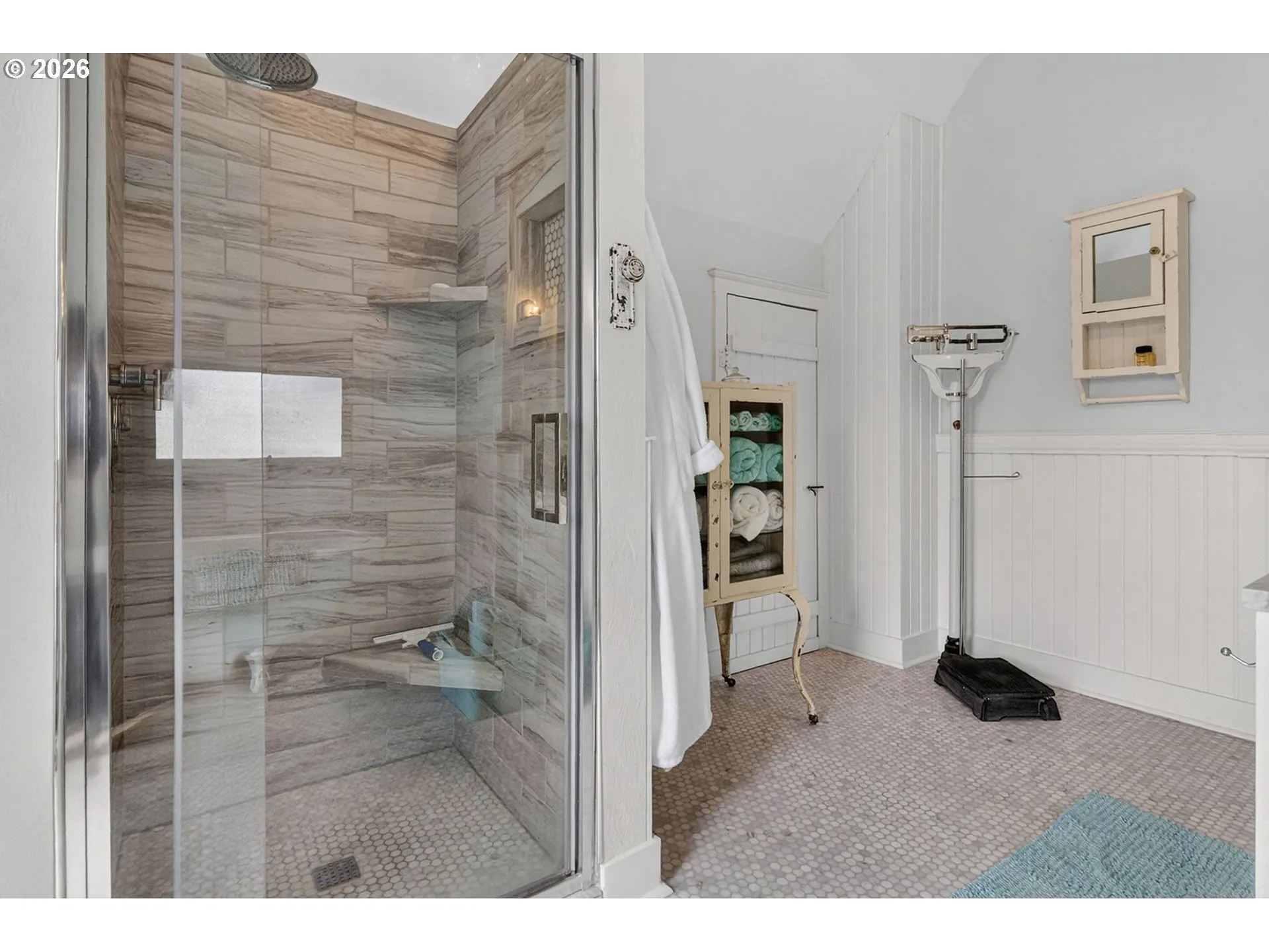 Bathroom-Upper