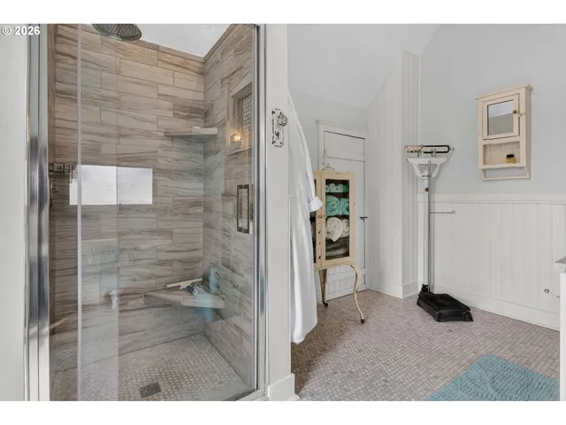 Bathroom-Upper