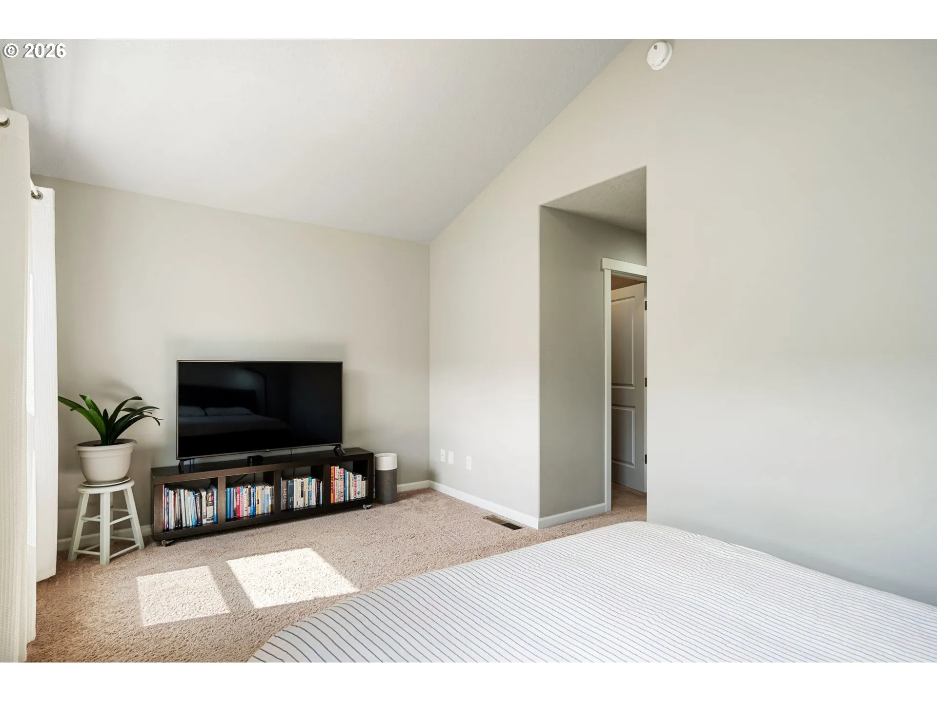 Bedroom, Primary-Vaulted Ceilings