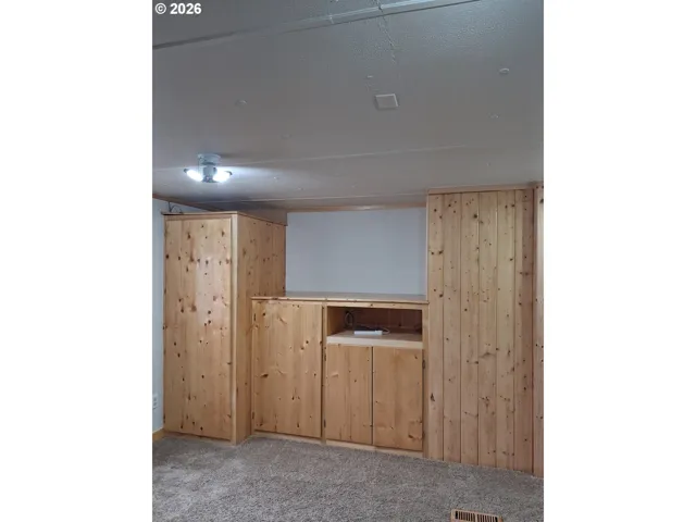 Living Room-Built-In Shelving
