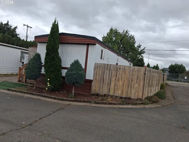 Front Yard-Fenced