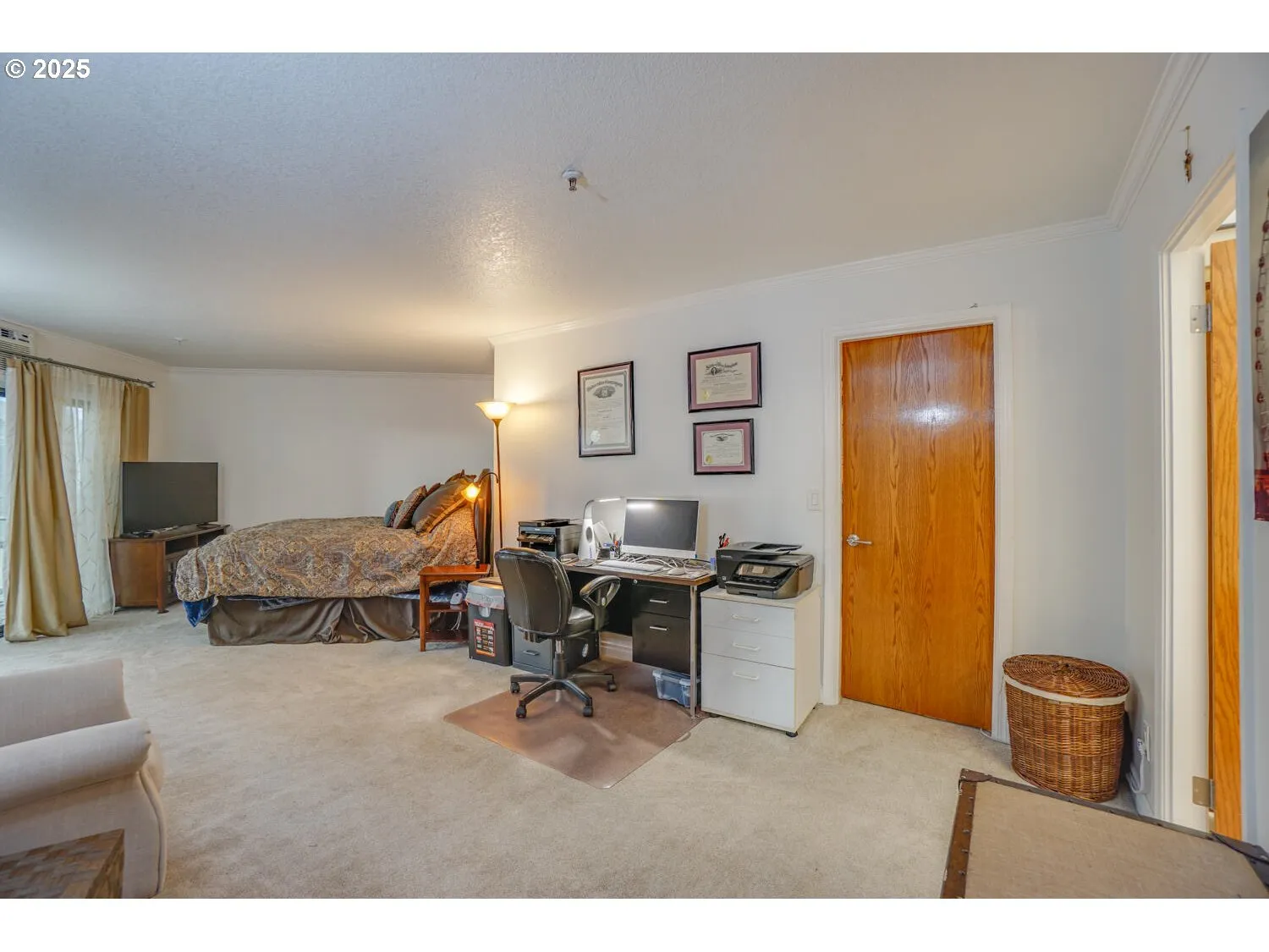 Bedroom, Primary