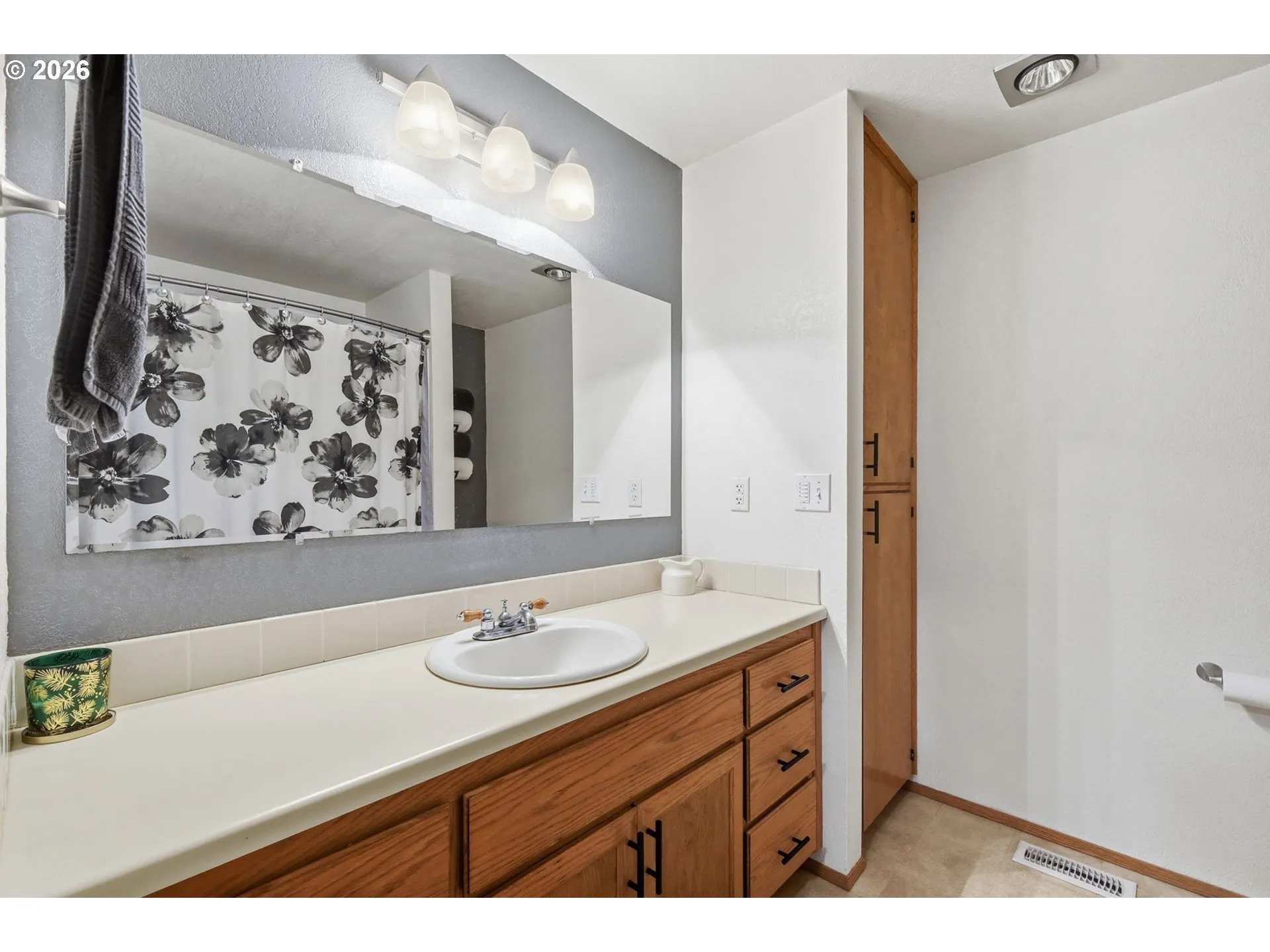 Bathroom-Hall