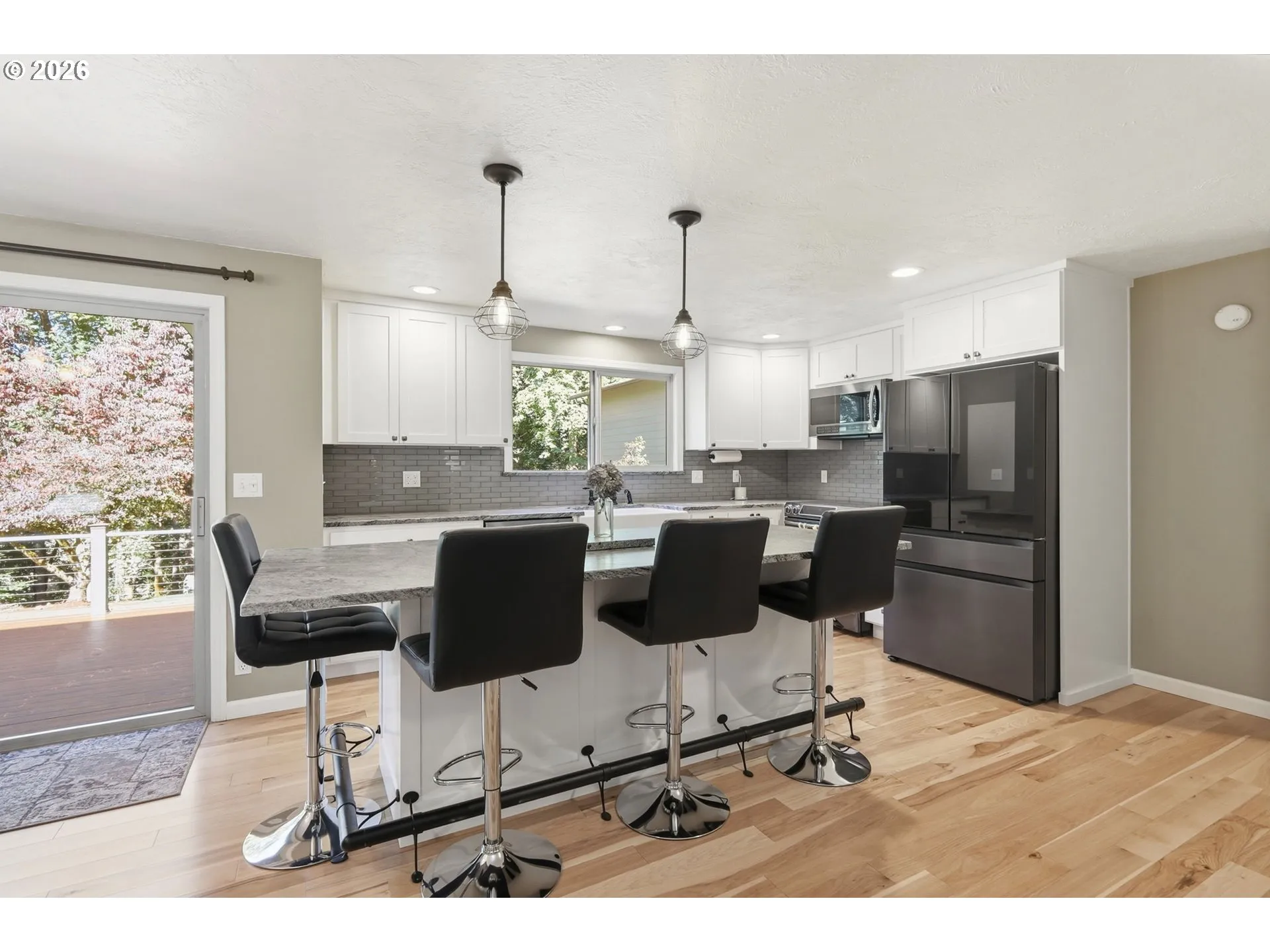 Kitchen-Breakfast Bar