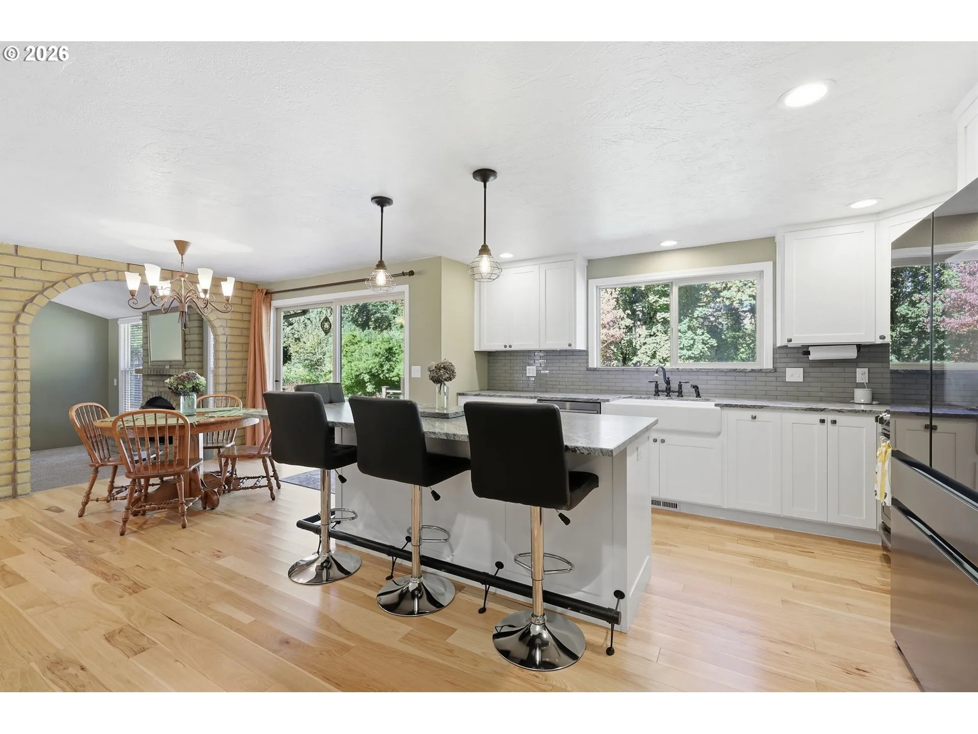 Kitchen-Breakfast Bar