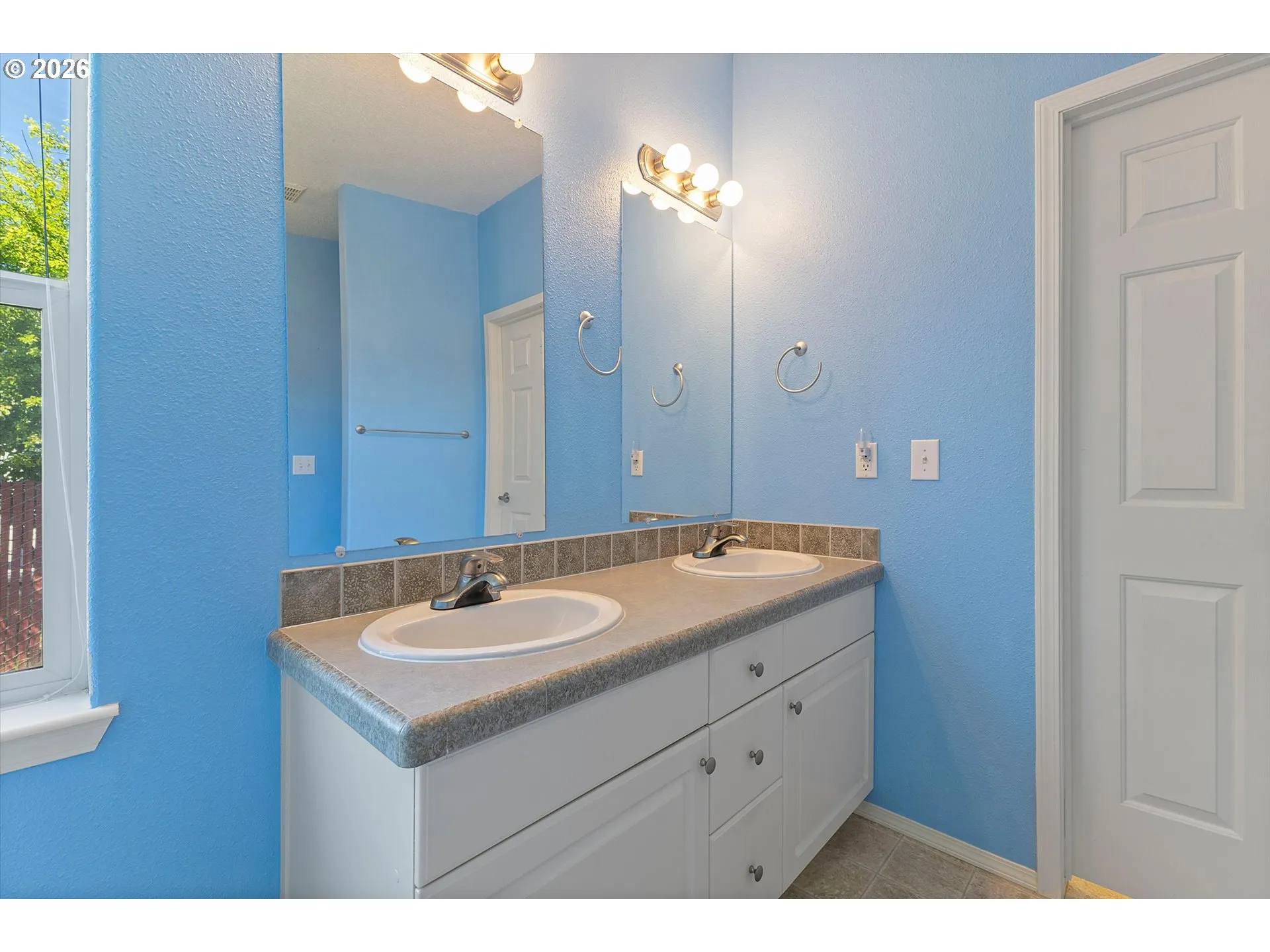 Bathroom, Attached