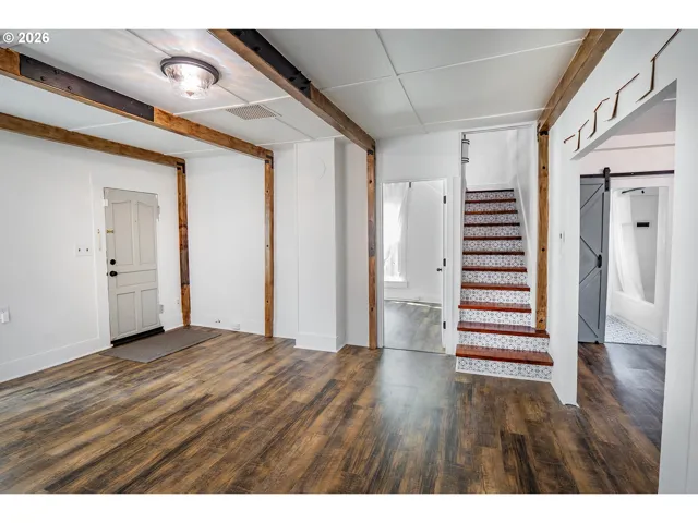 Living Room/Entrance