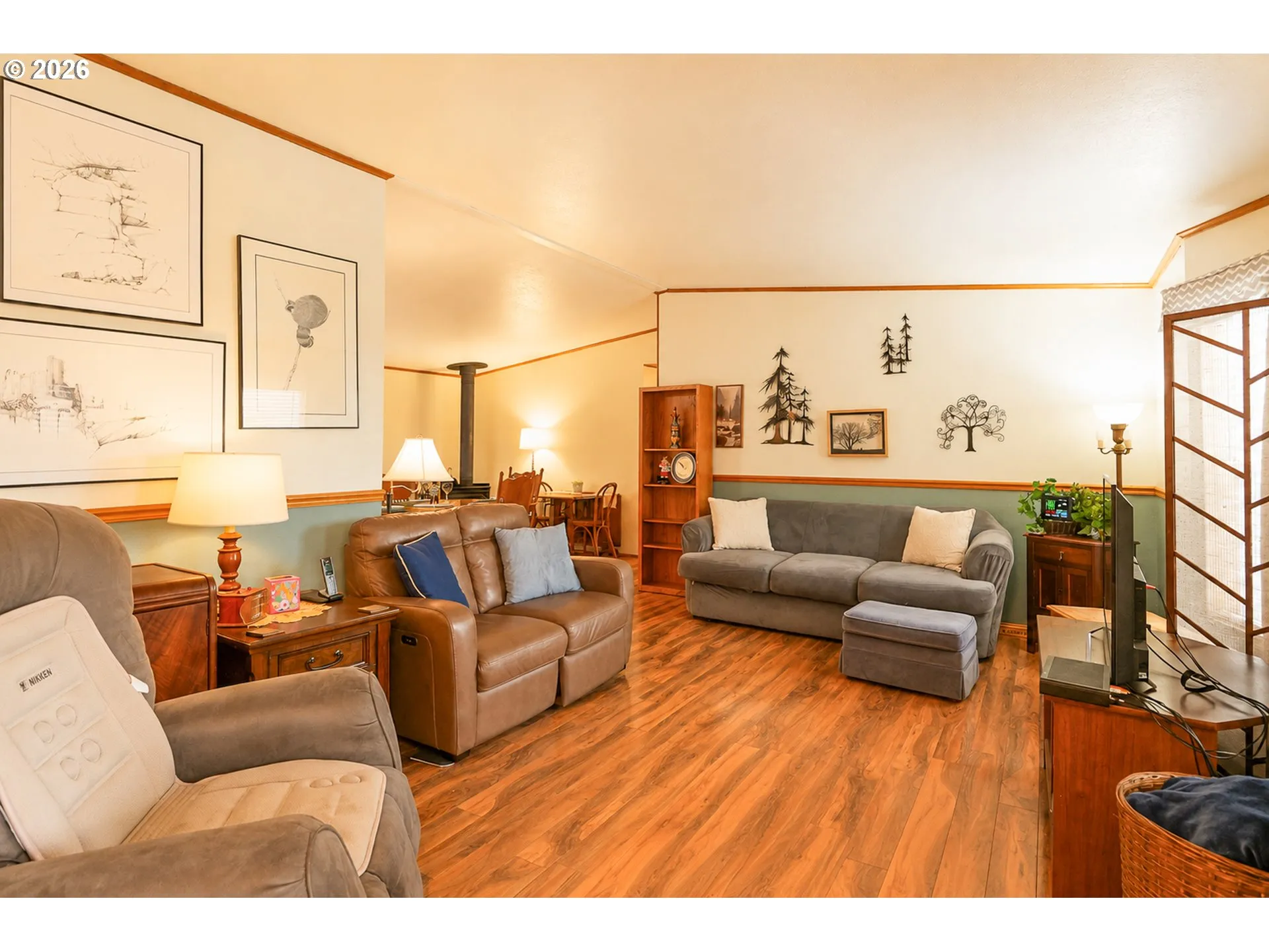 Living Room/Entrance