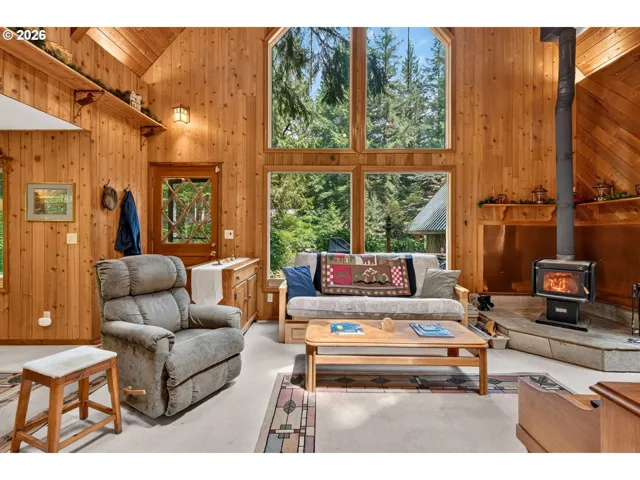 Living Room-Vaulted Ceilings
