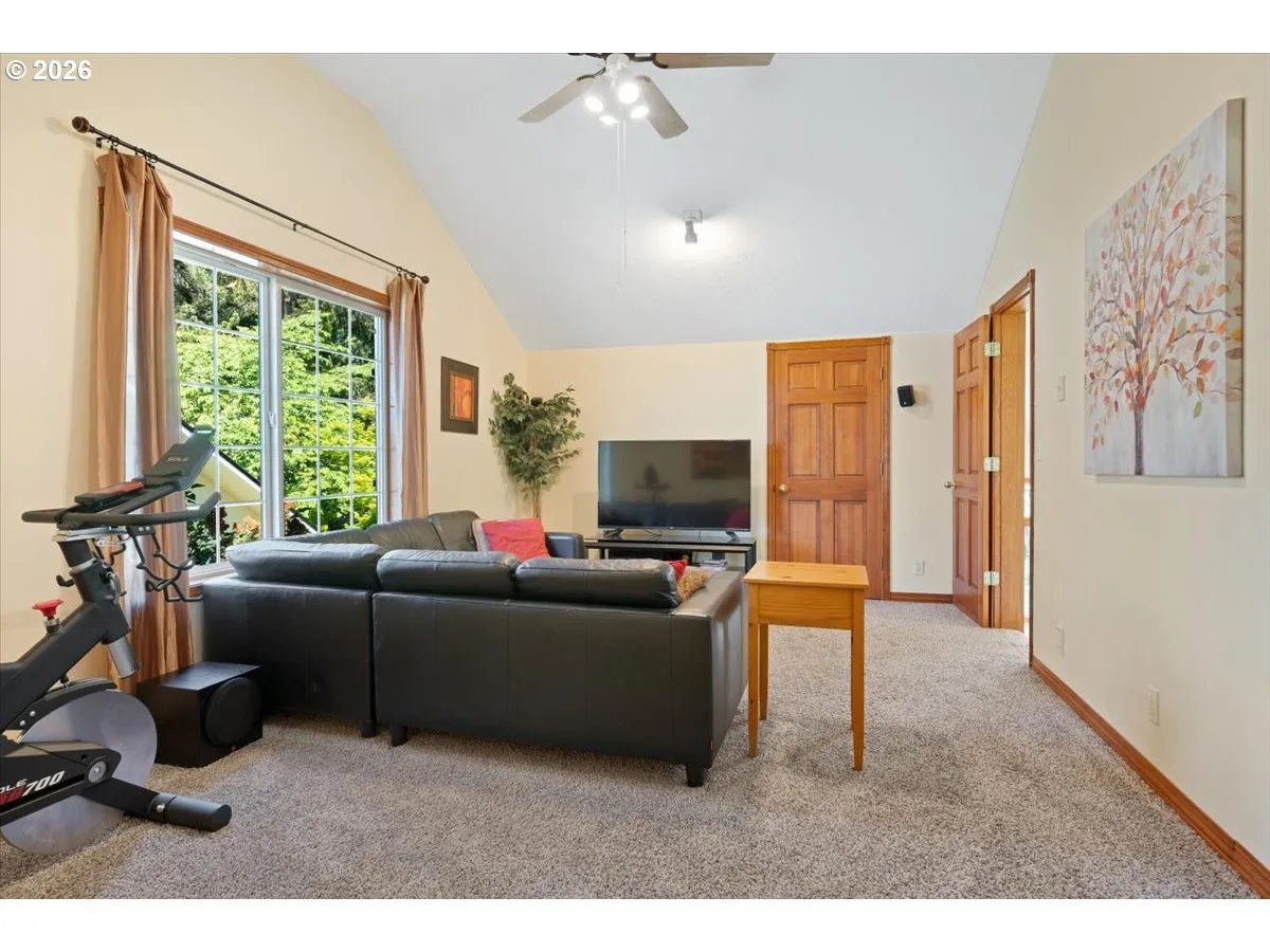 Bonus Room-Upper