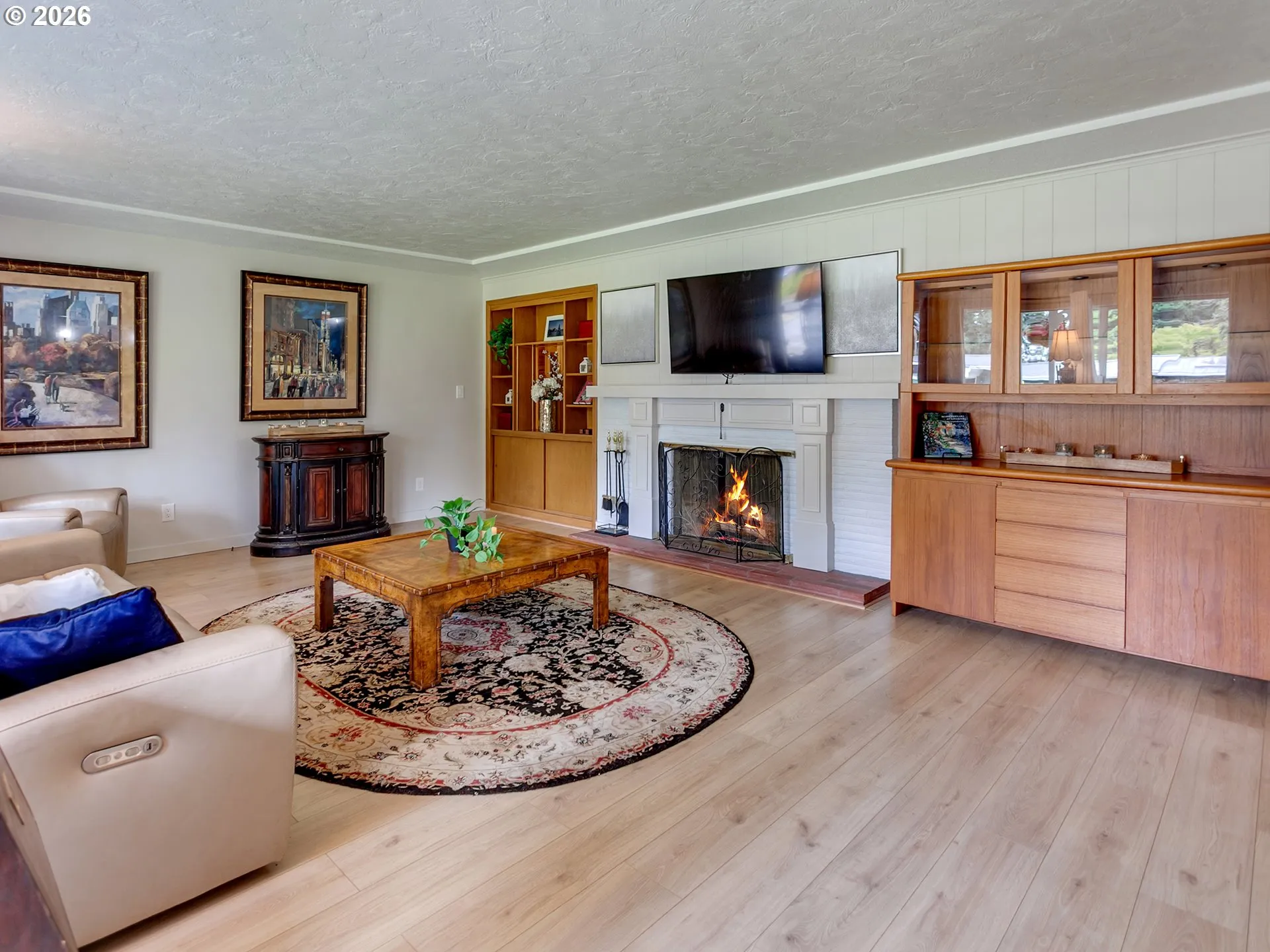 Living Room-Fireplace