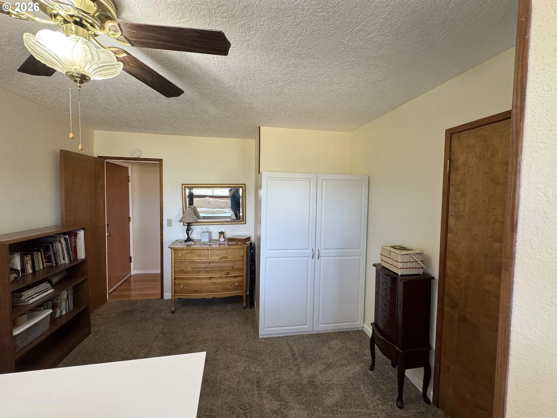 Bedroom, Primary