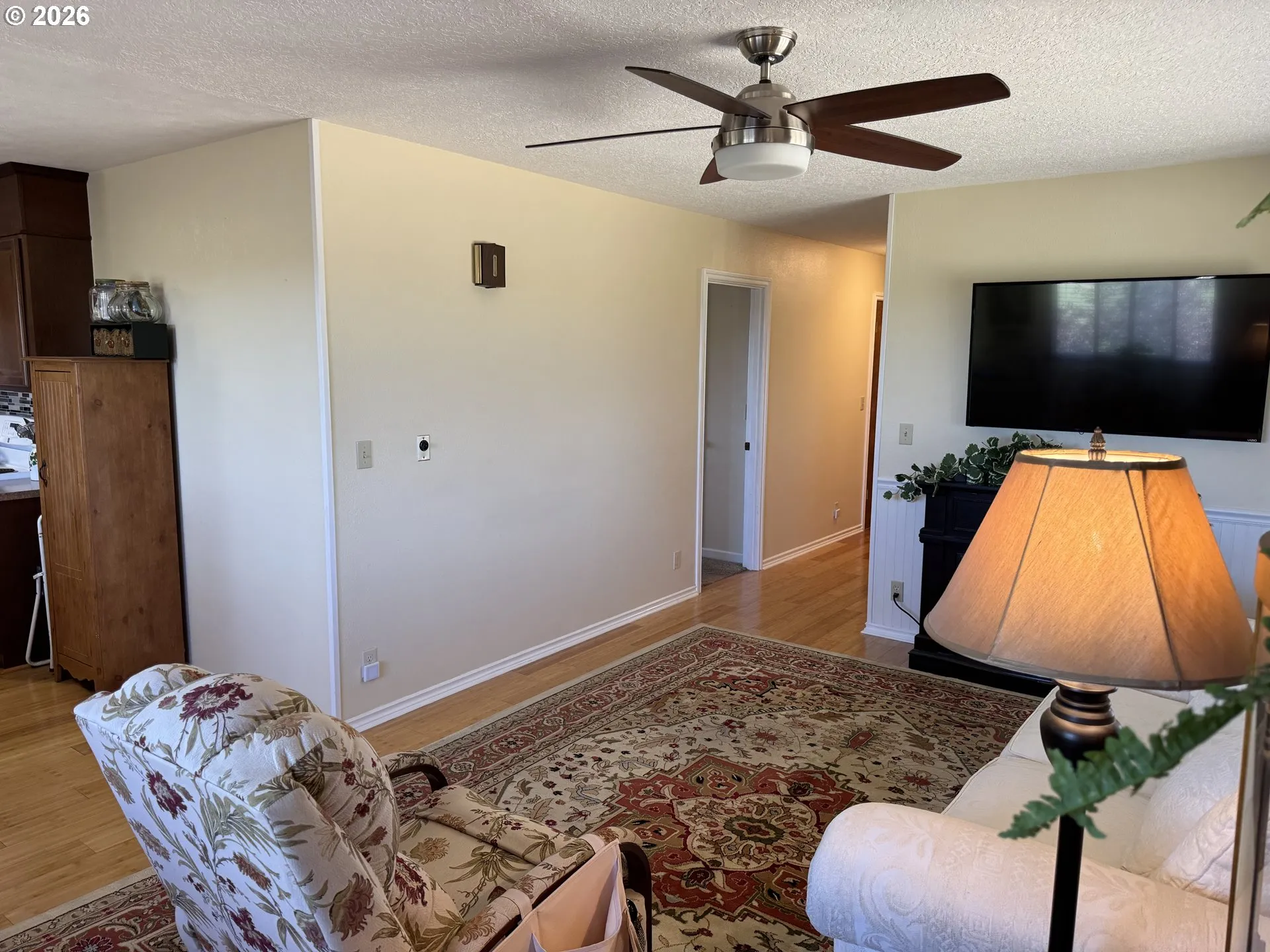 Living Room/Entrance