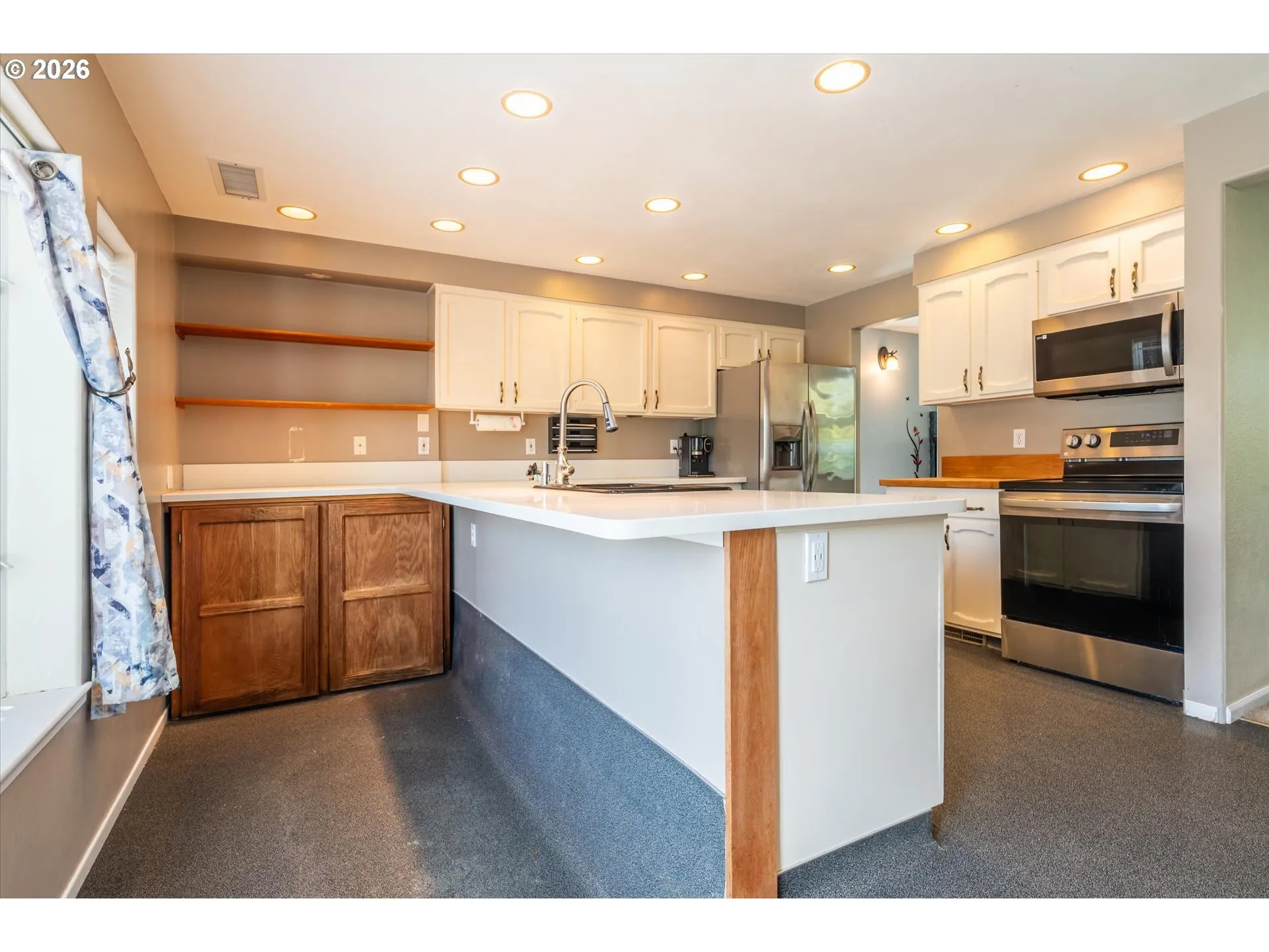 Kitchen-Breakfast Bar