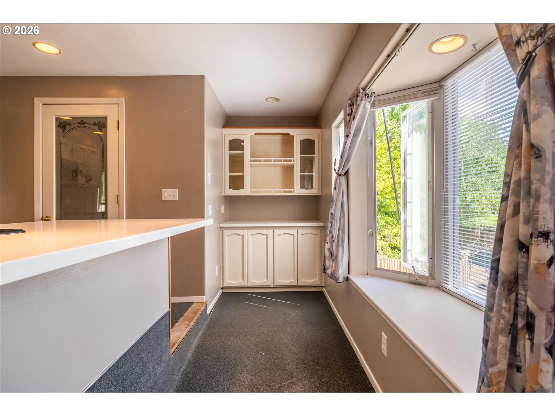 Kitchen-Breakfast Bar