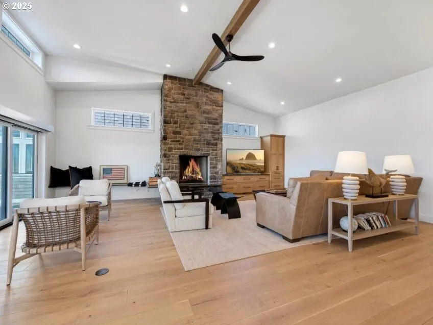 Living Room-Vaulted Ceilings