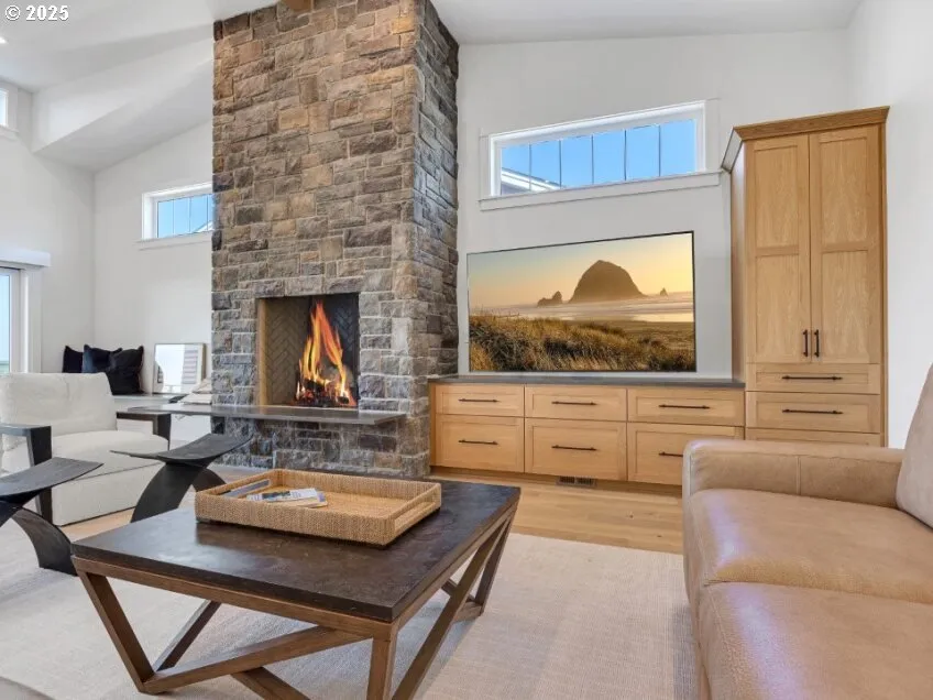 Living Room-Fireplace
