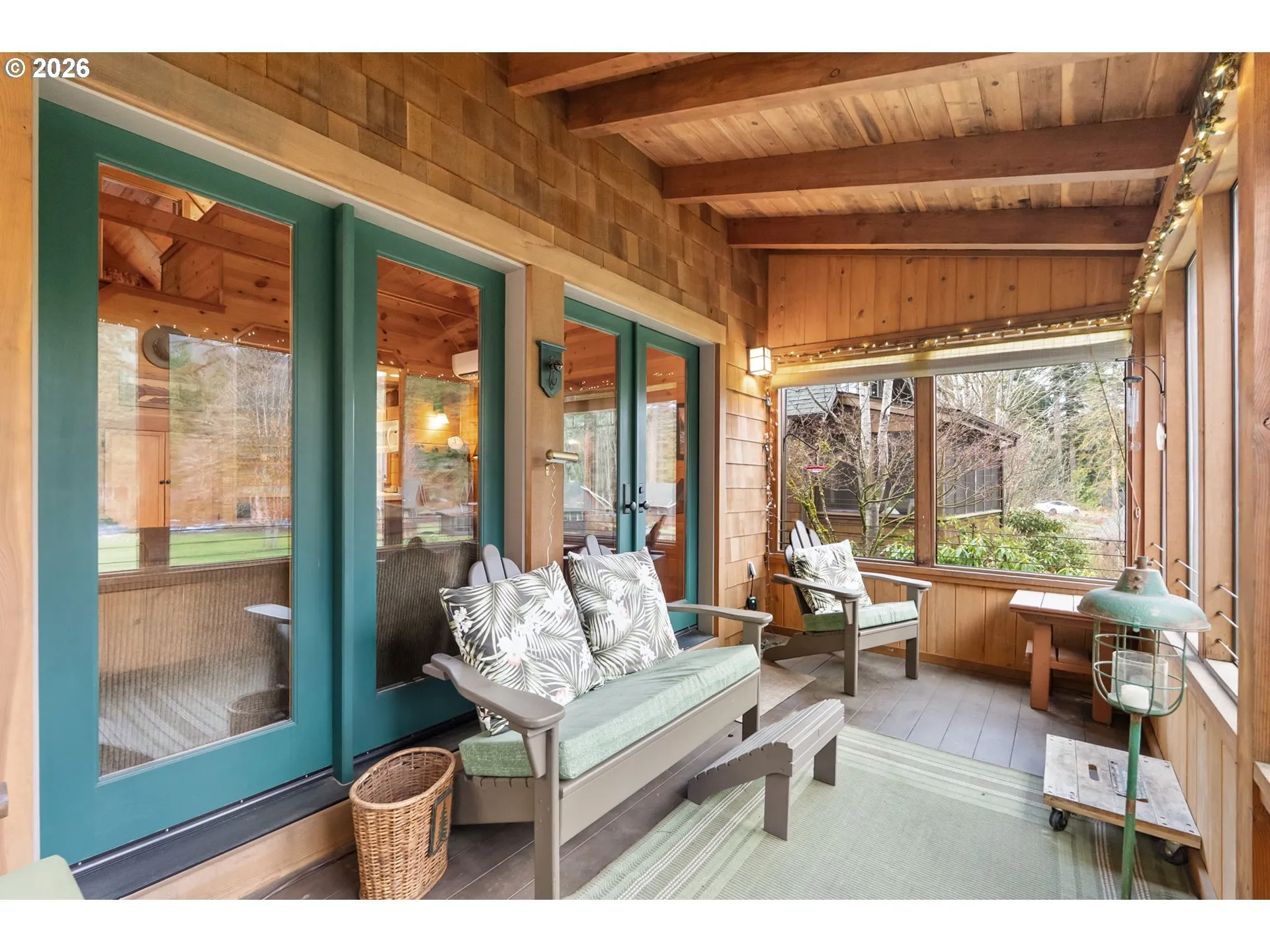 Porch, Screened in