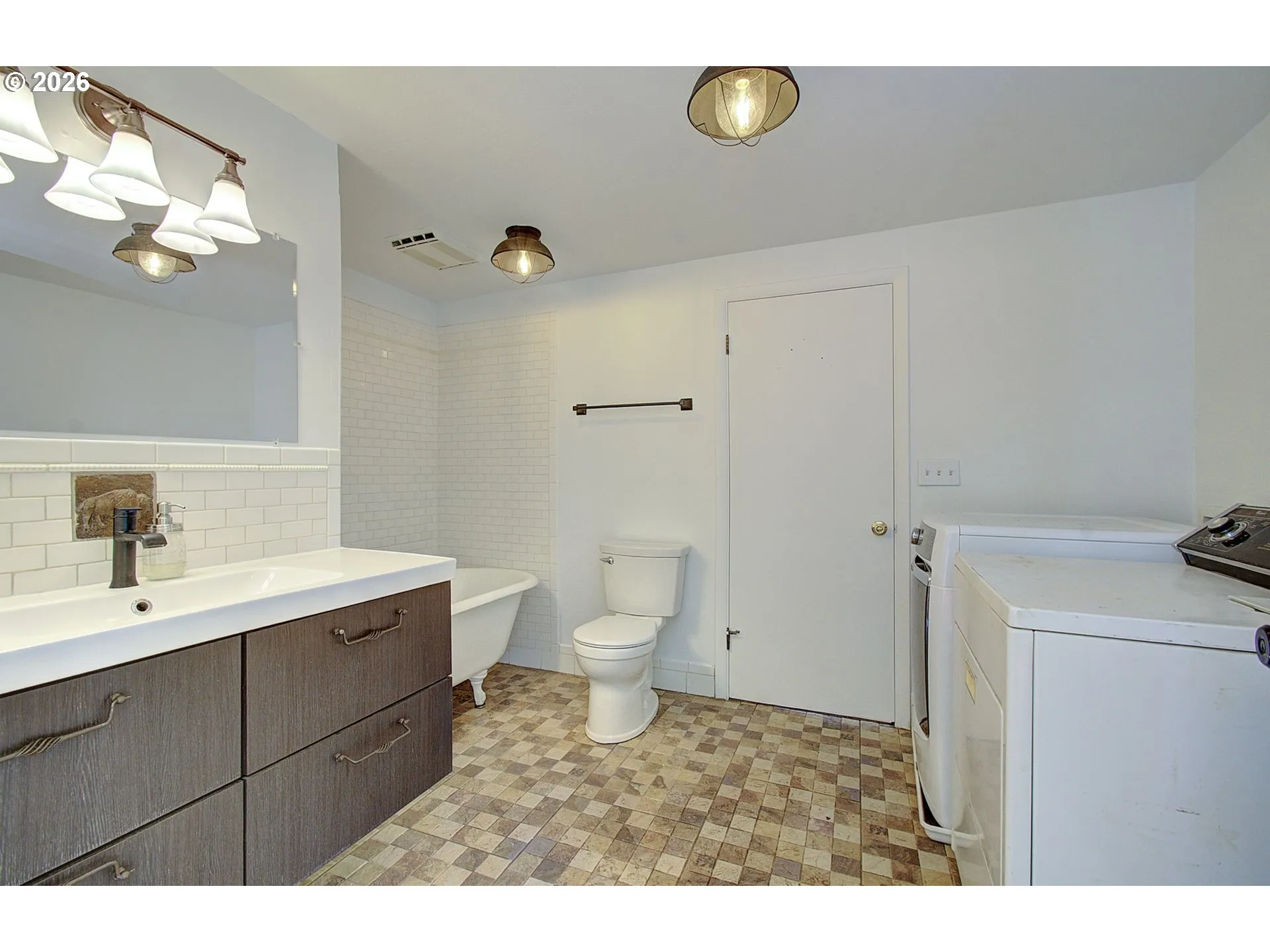 Bedroom, Primary
