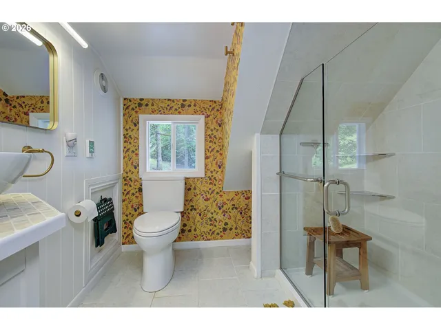 Bathroom-Upper