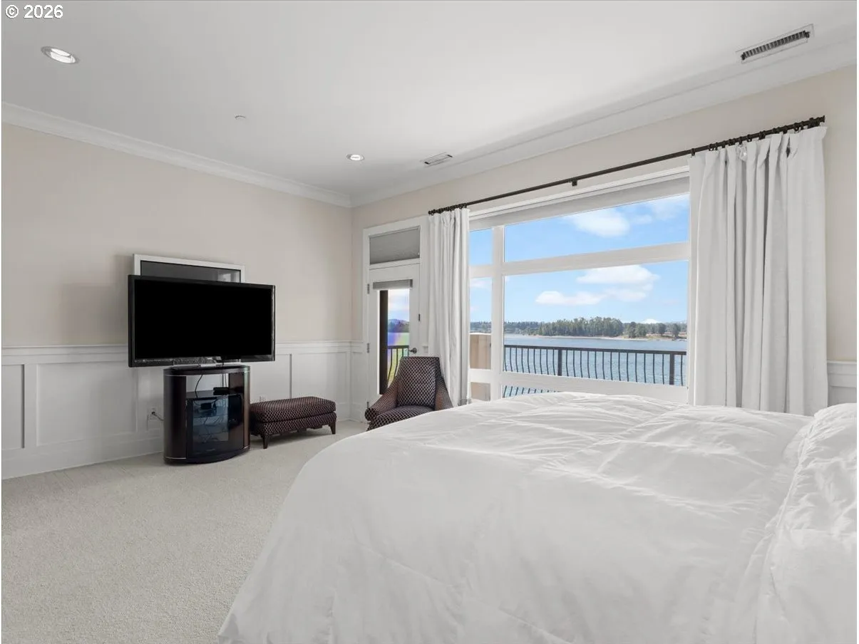 Bedroom, Primary