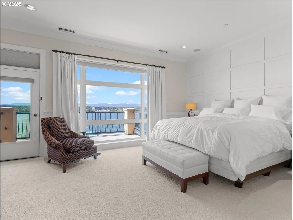 Bedroom, Primary