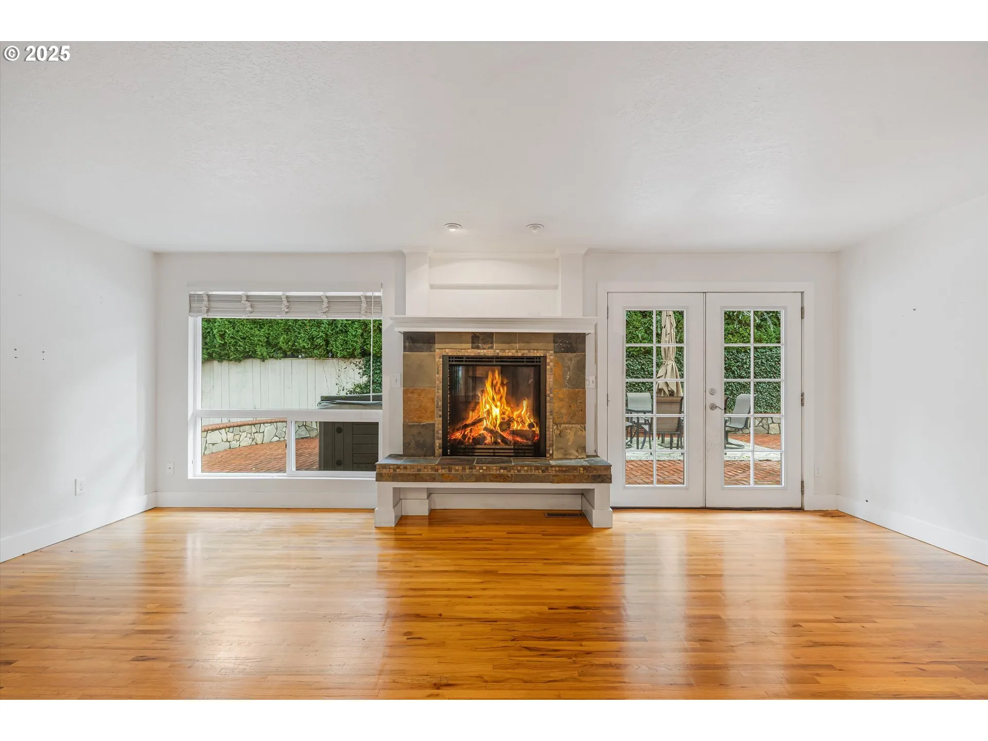 Living Room-Fireplace