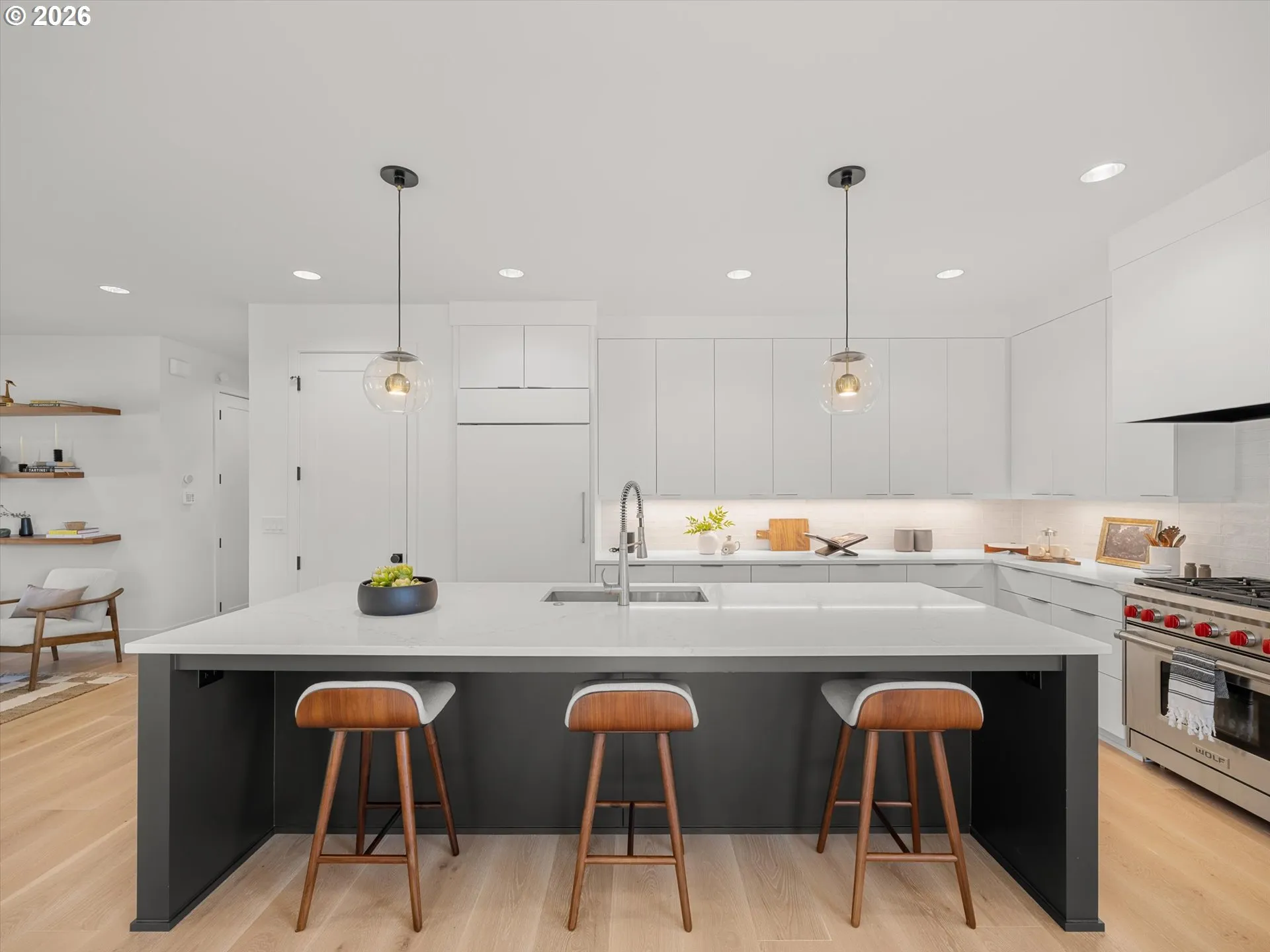 Kitchen-Breakfast Bar