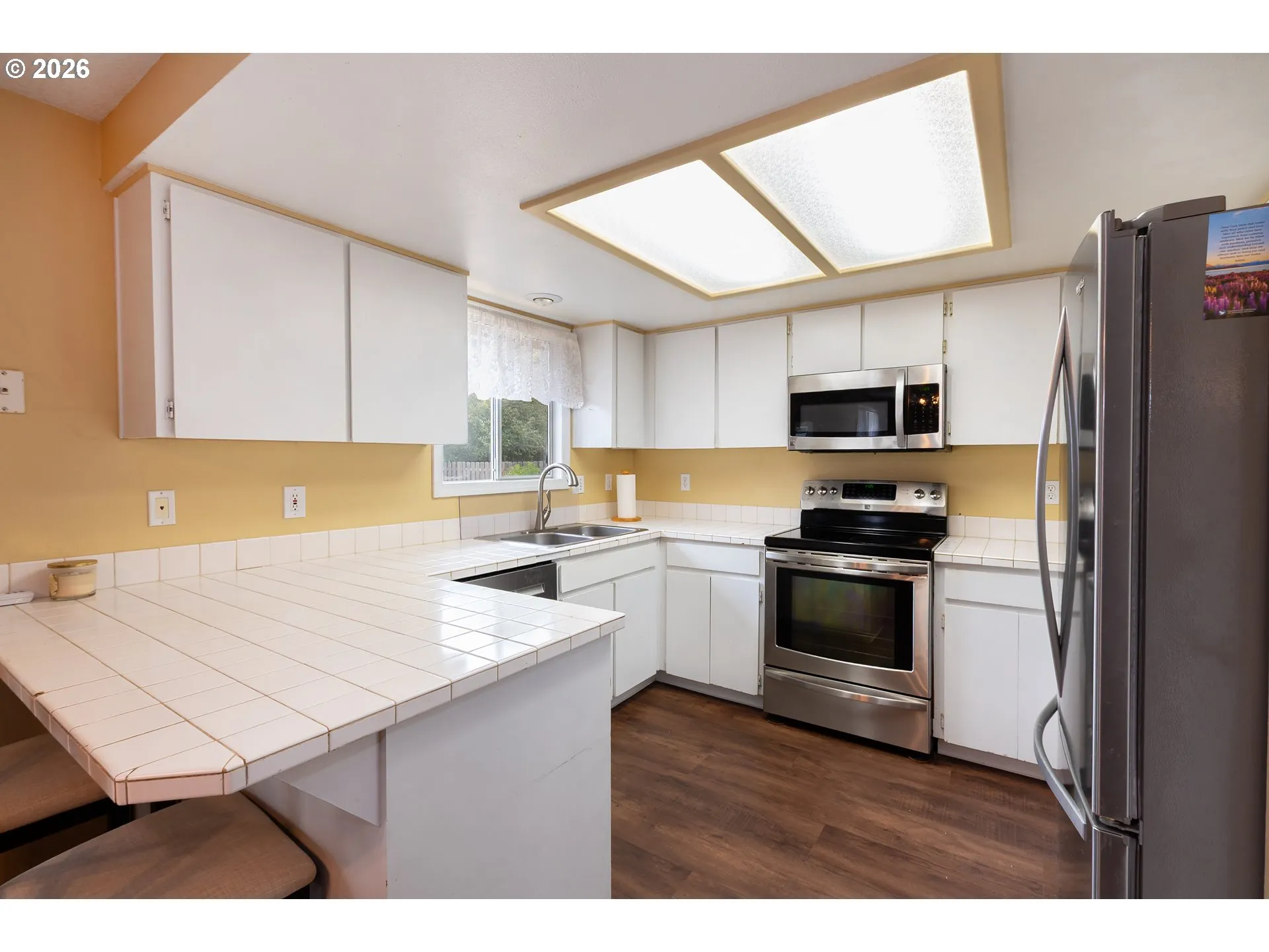 Kitchen-Breakfast Bar
