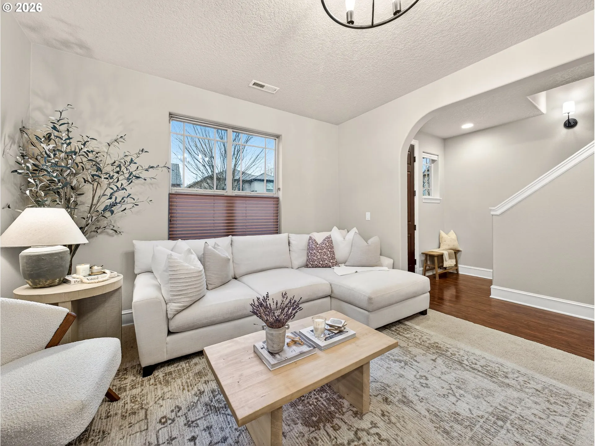 Living Room/Entrance