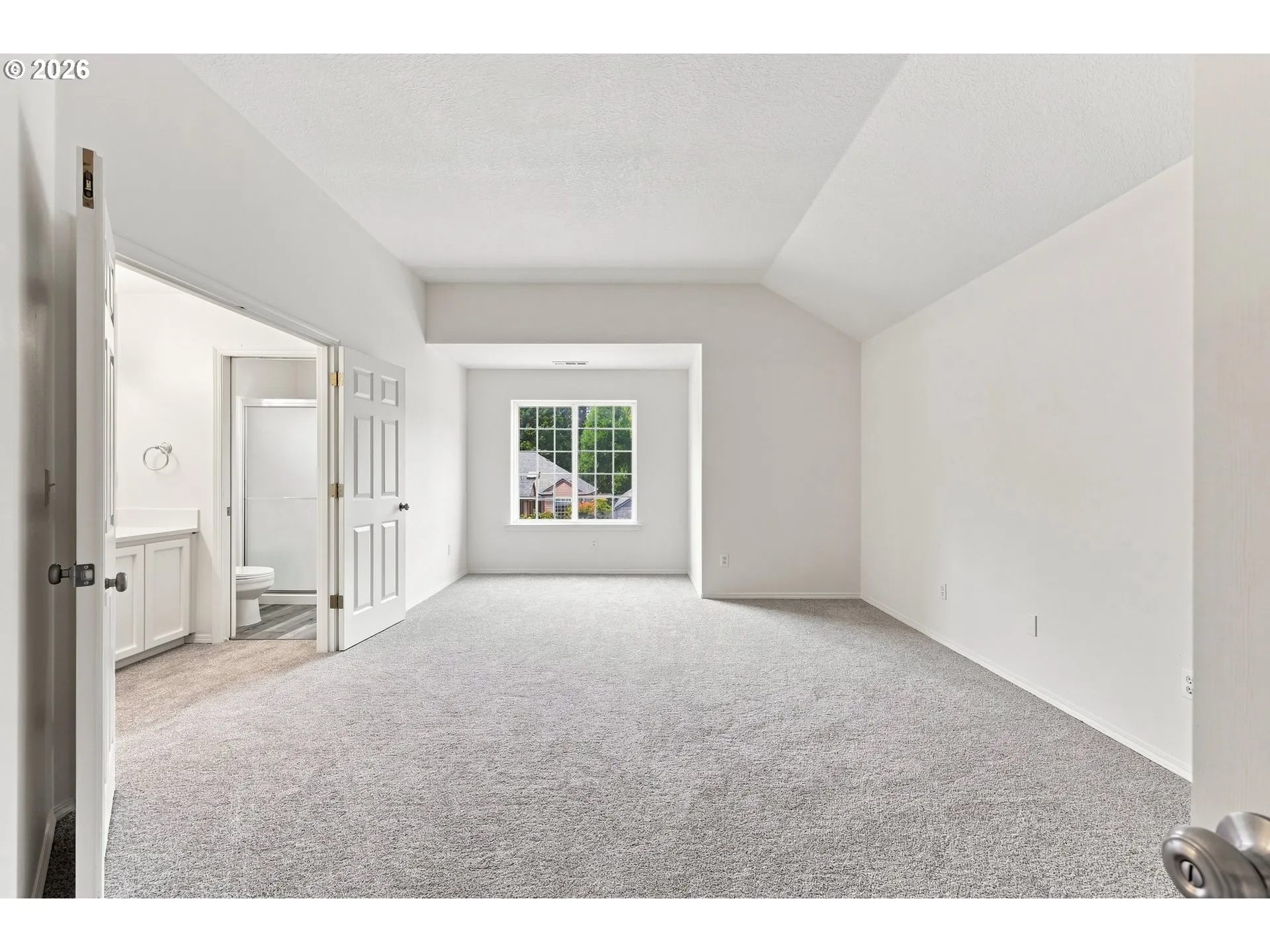 Bedroom, Primary-Vaulted Ceilings