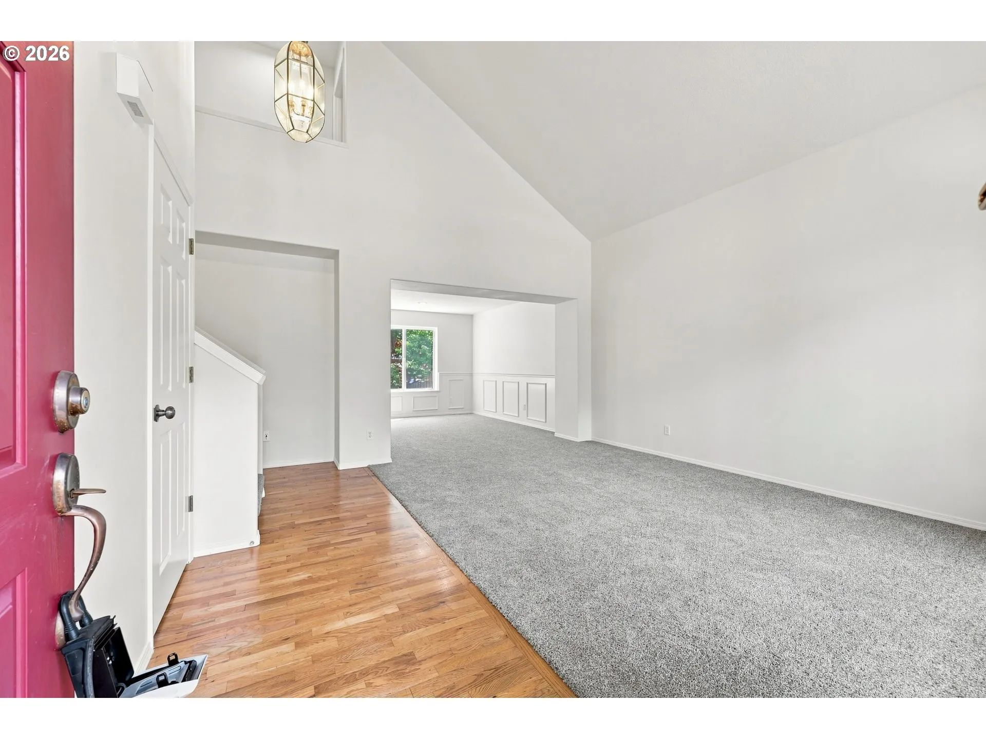 Living Room/Entrance