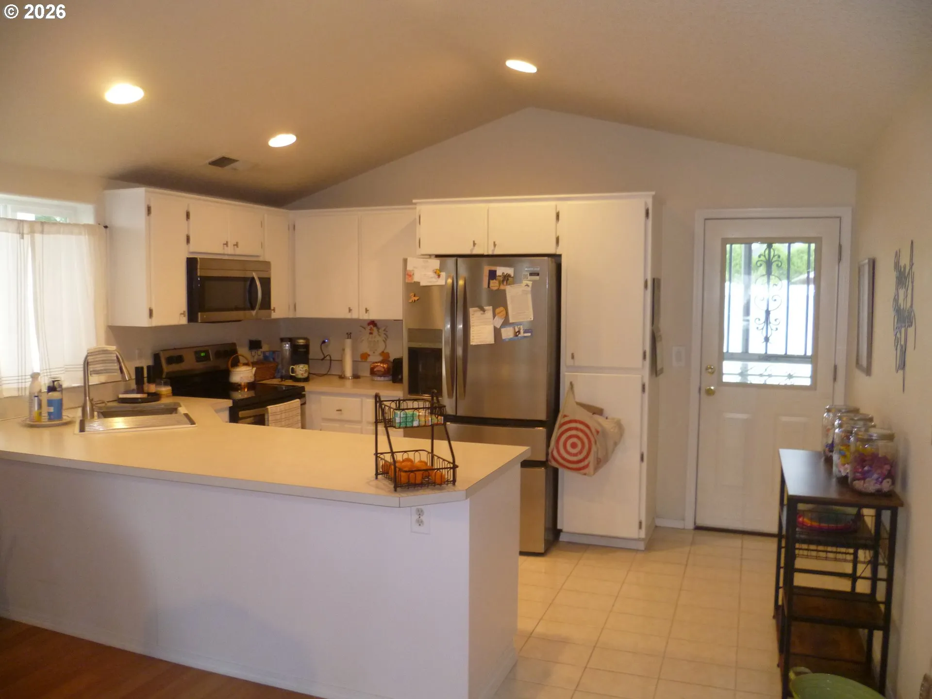 Kitchen-Breakfast Bar