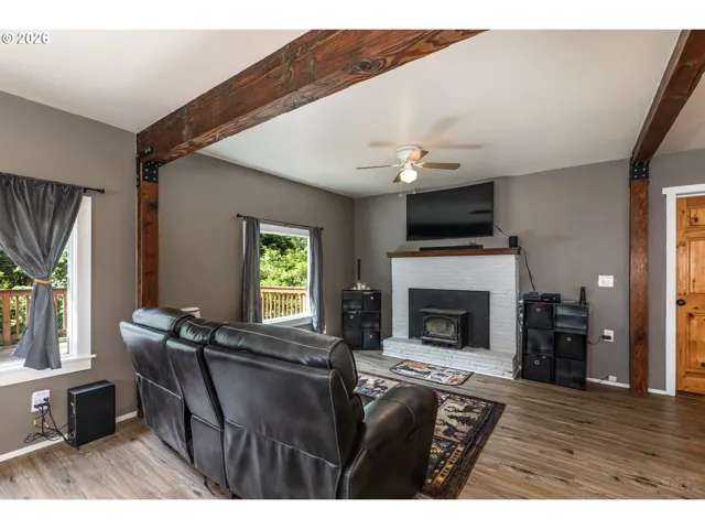 Living Room-Fireplace