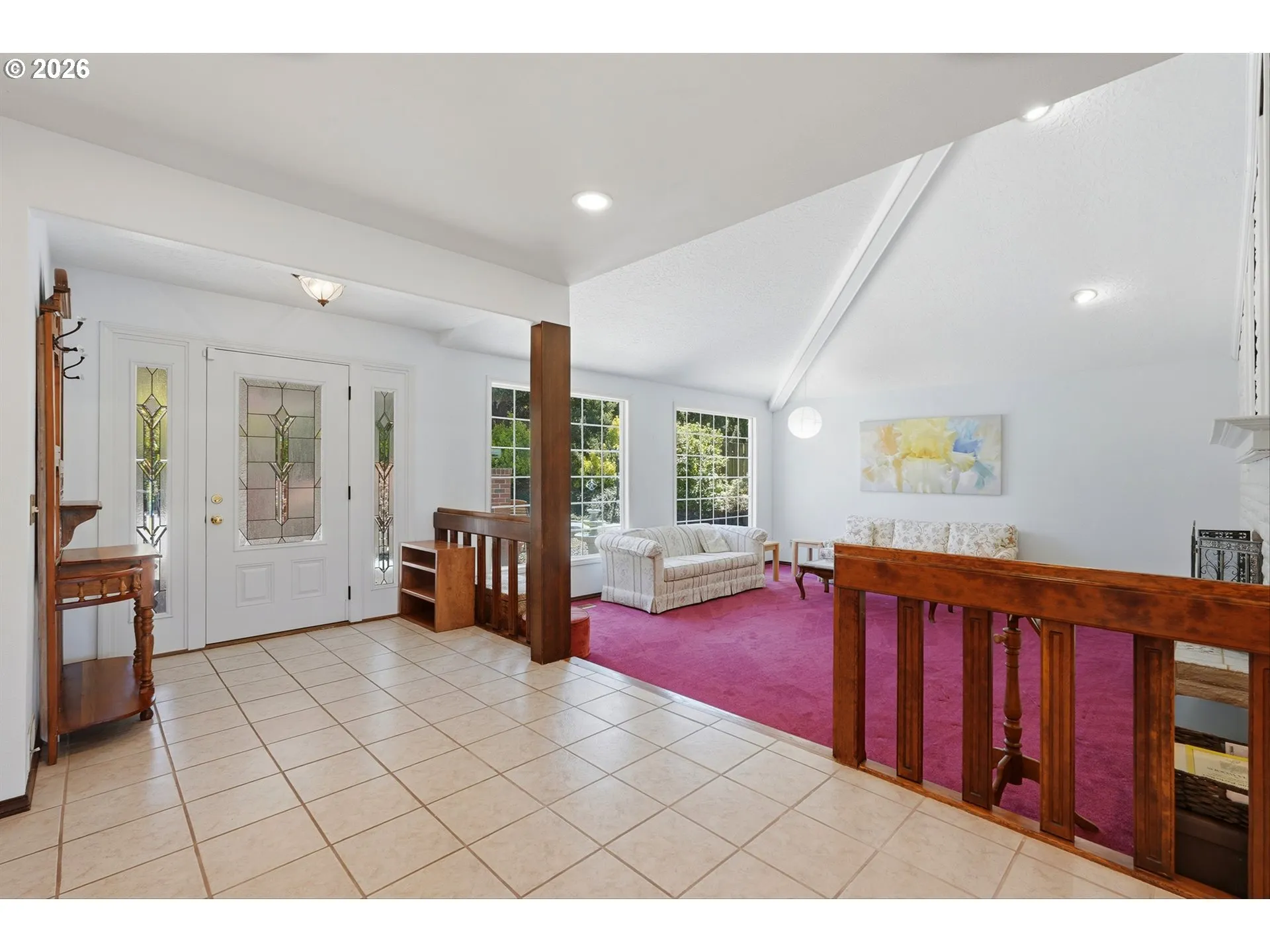 Living Room/Entrance