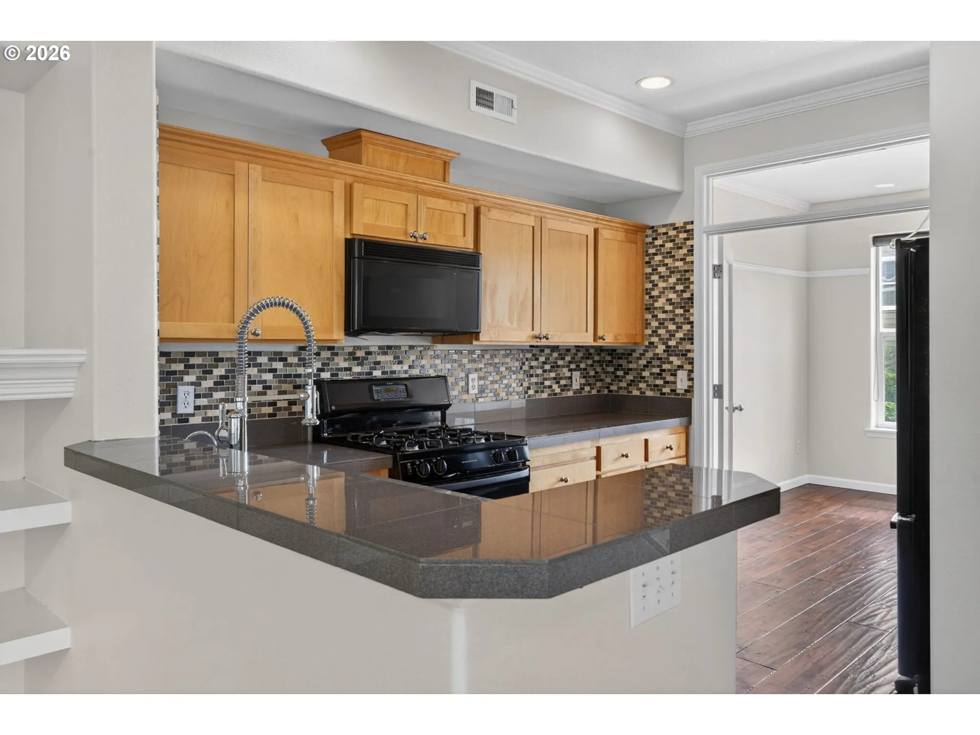 Kitchen-Breakfast Bar