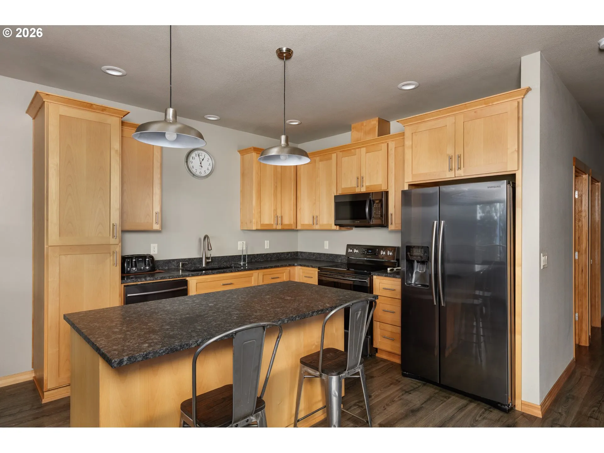 Kitchen-Breakfast Bar