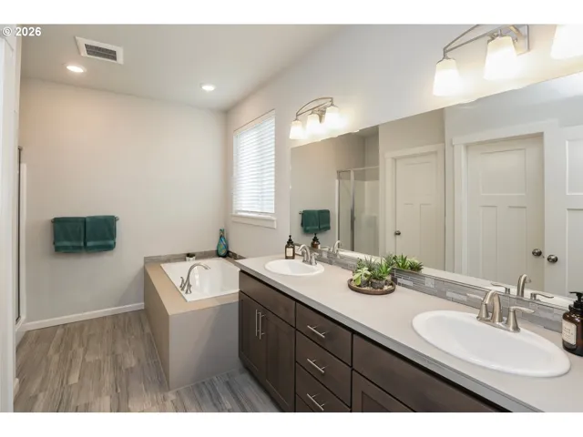 Bathroom, Attached