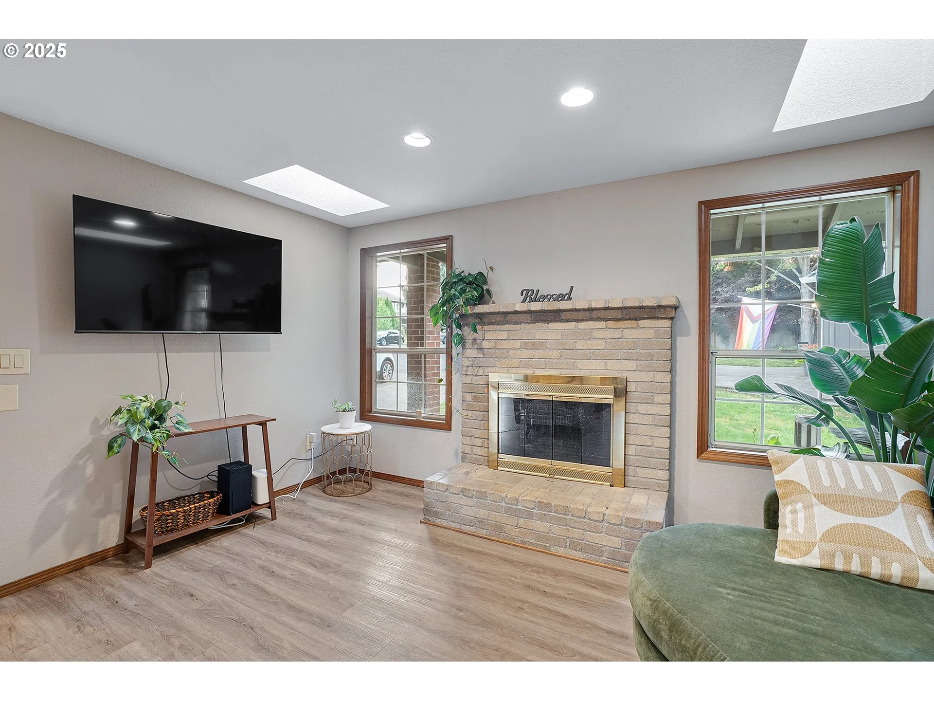 Living Room-Fireplace