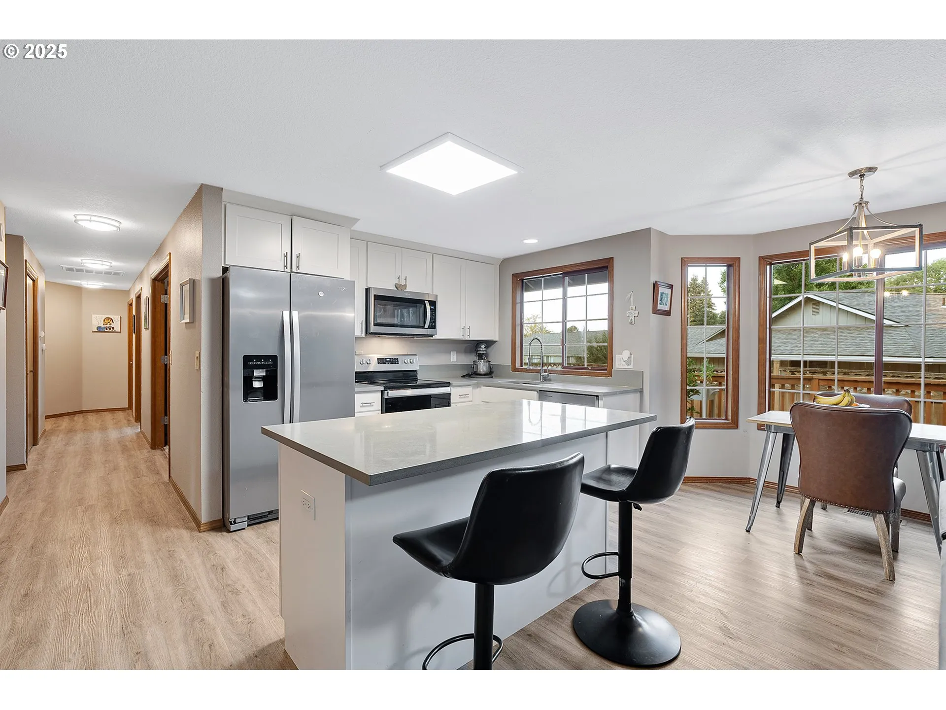 Kitchen-Breakfast Bar