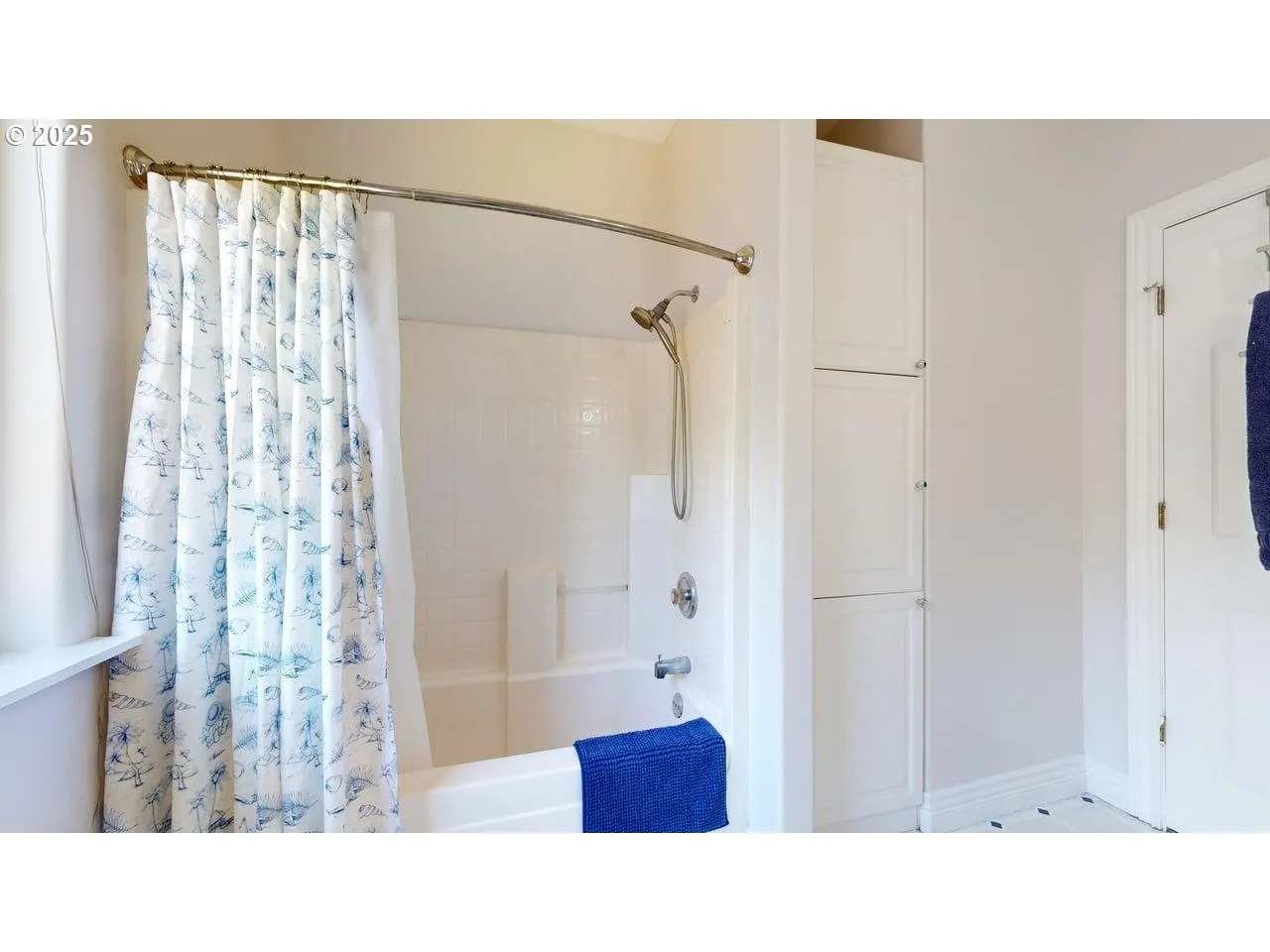 Bathroom-Hall