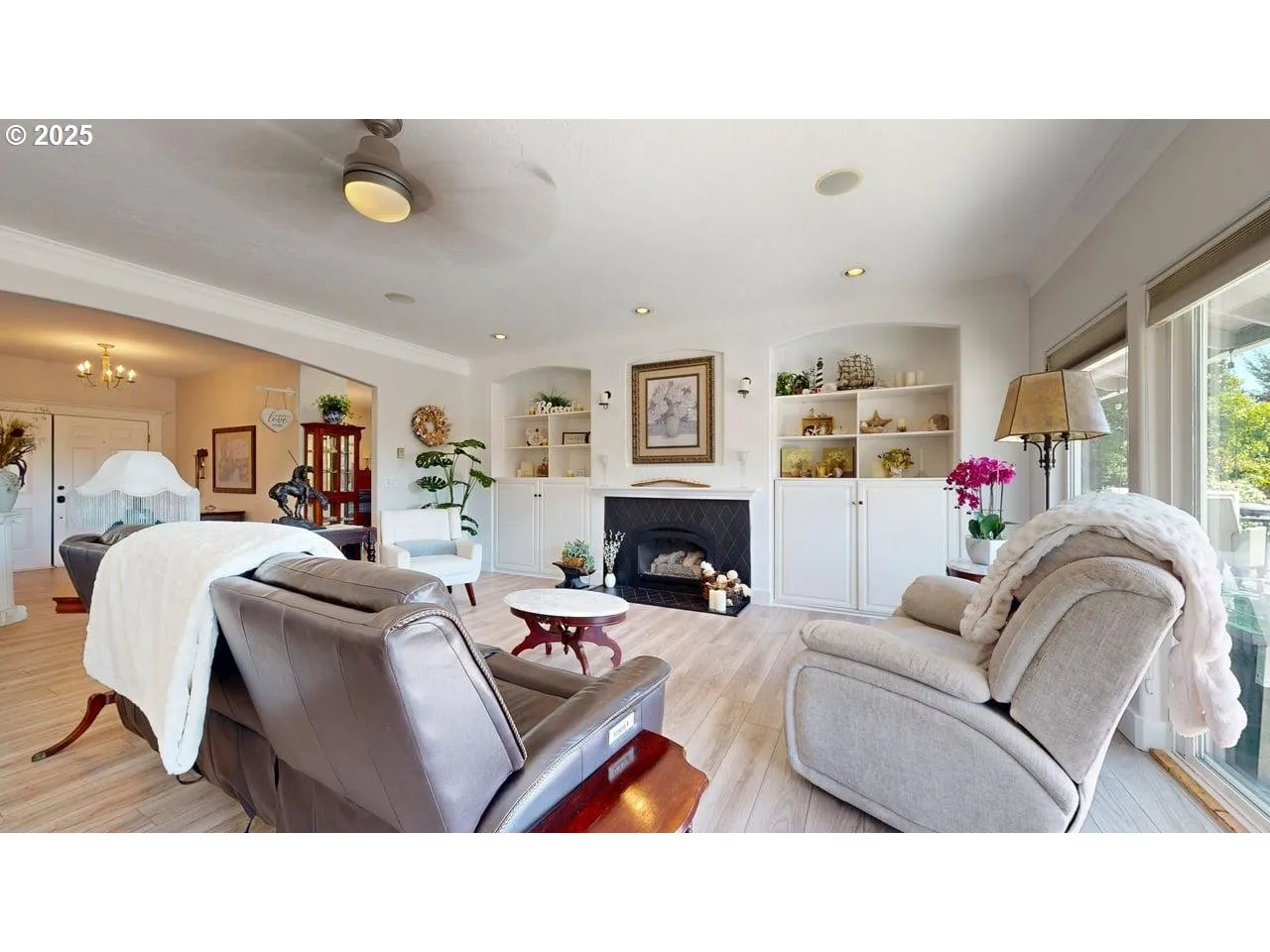 Living Room-Fireplace