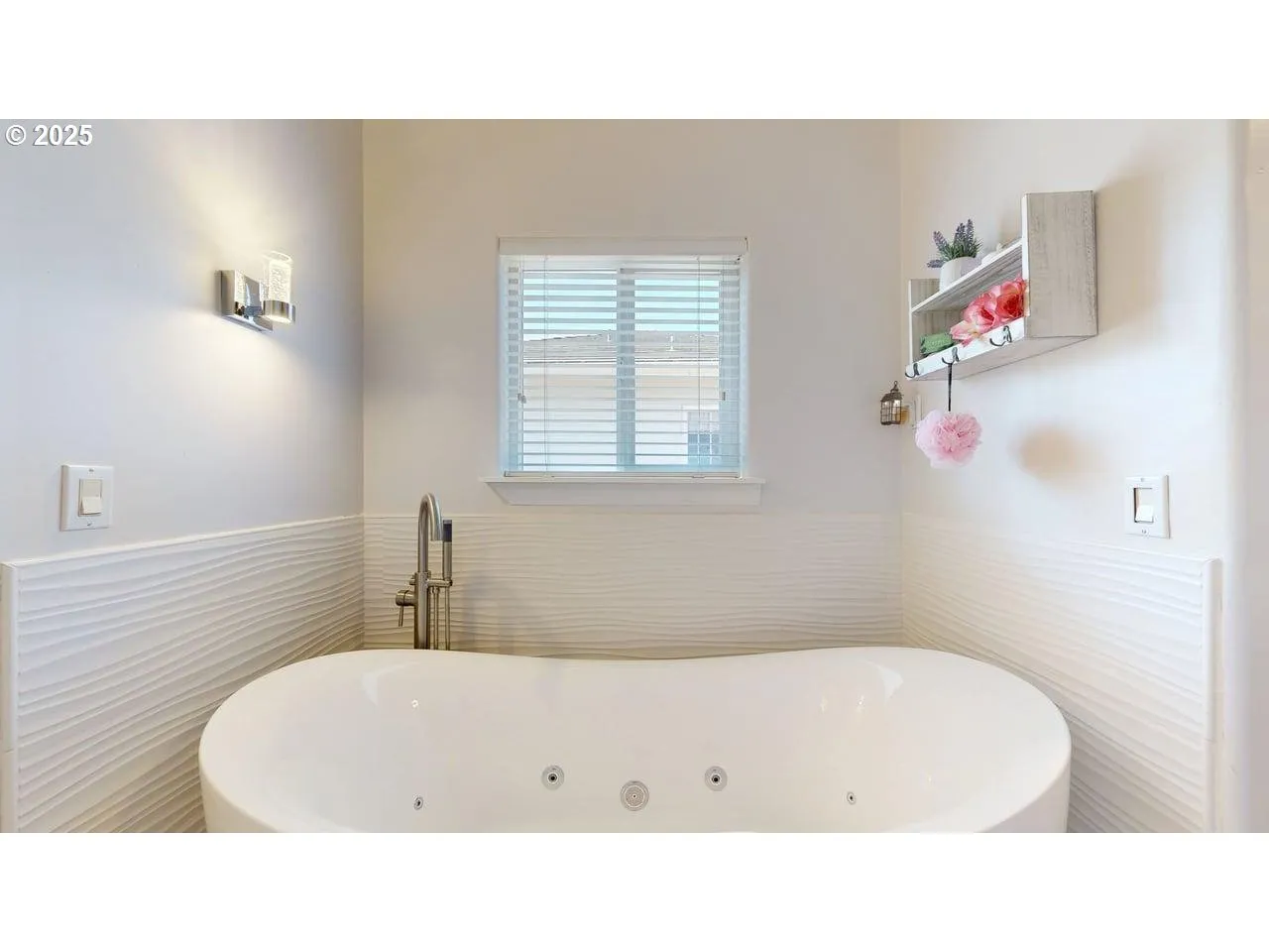 Bathroom, Attached-Garden Tub