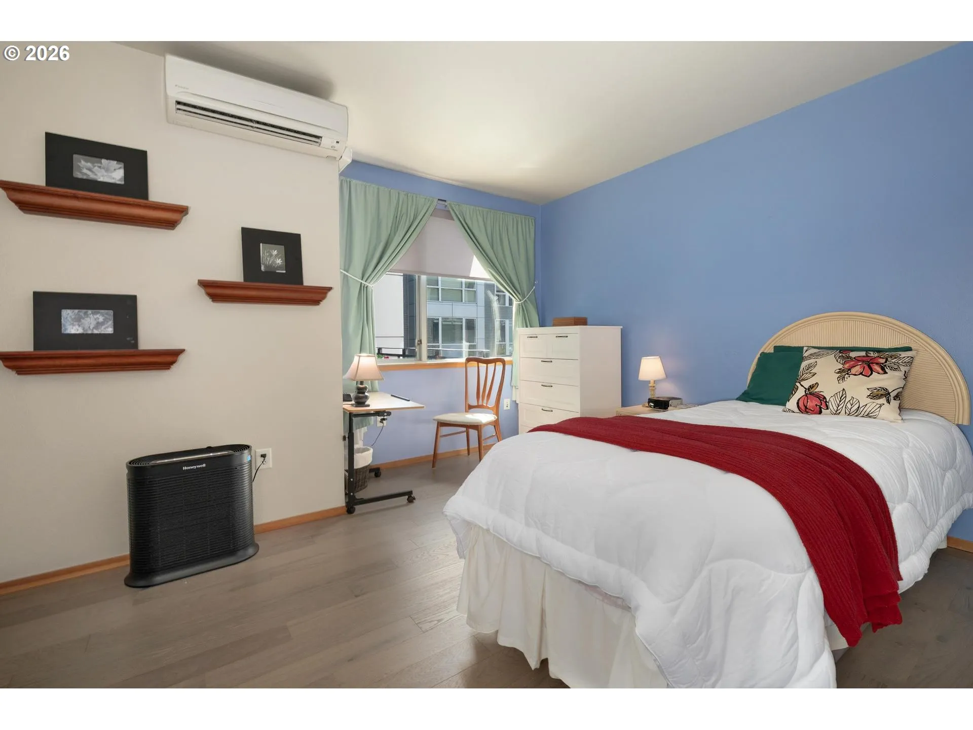 Bedroom, Primary