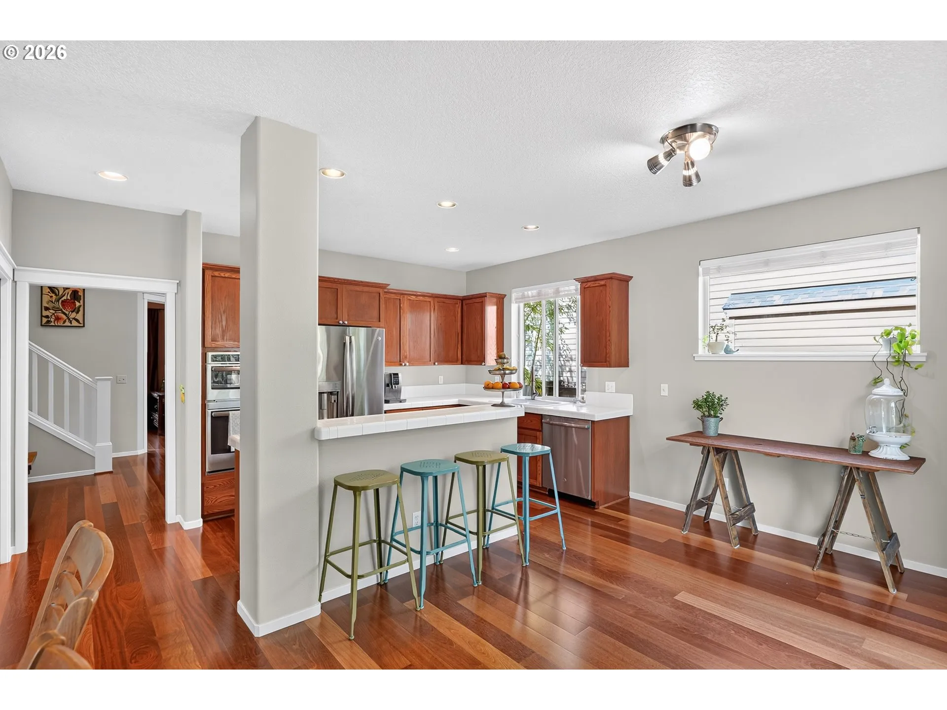 Kitchen-Breakfast Bar