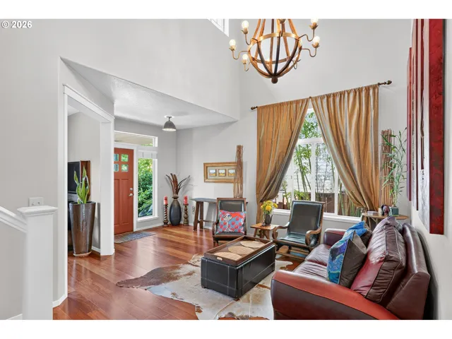 Living Room/Entrance