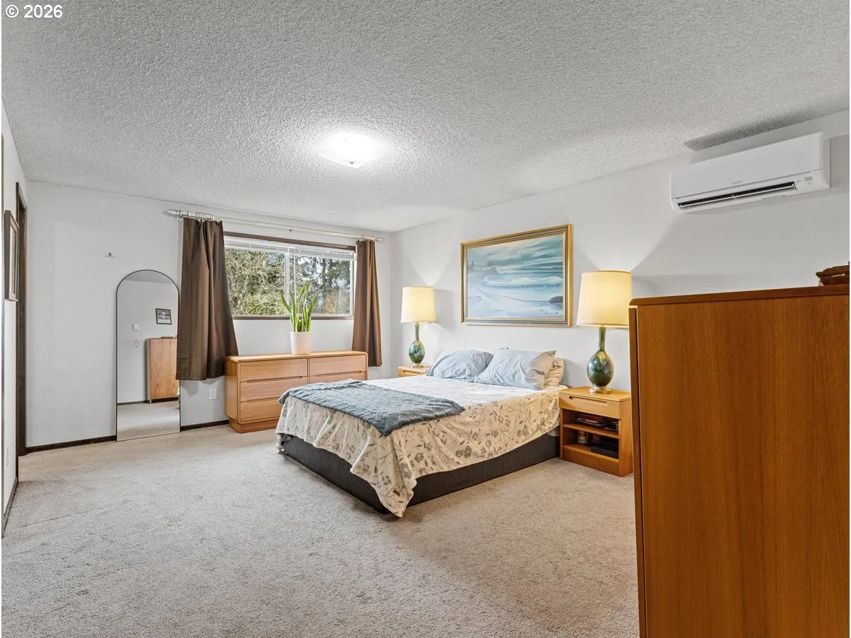 Bedroom, Primary