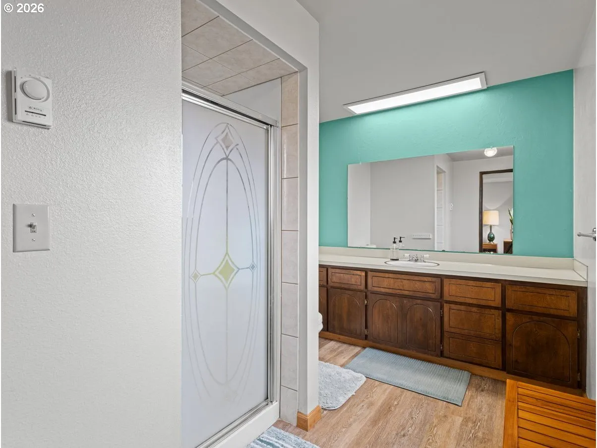 Bathroom, Attached-Upper
