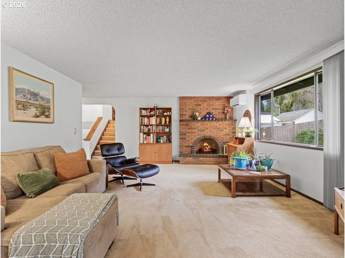 Living Room-Fireplace